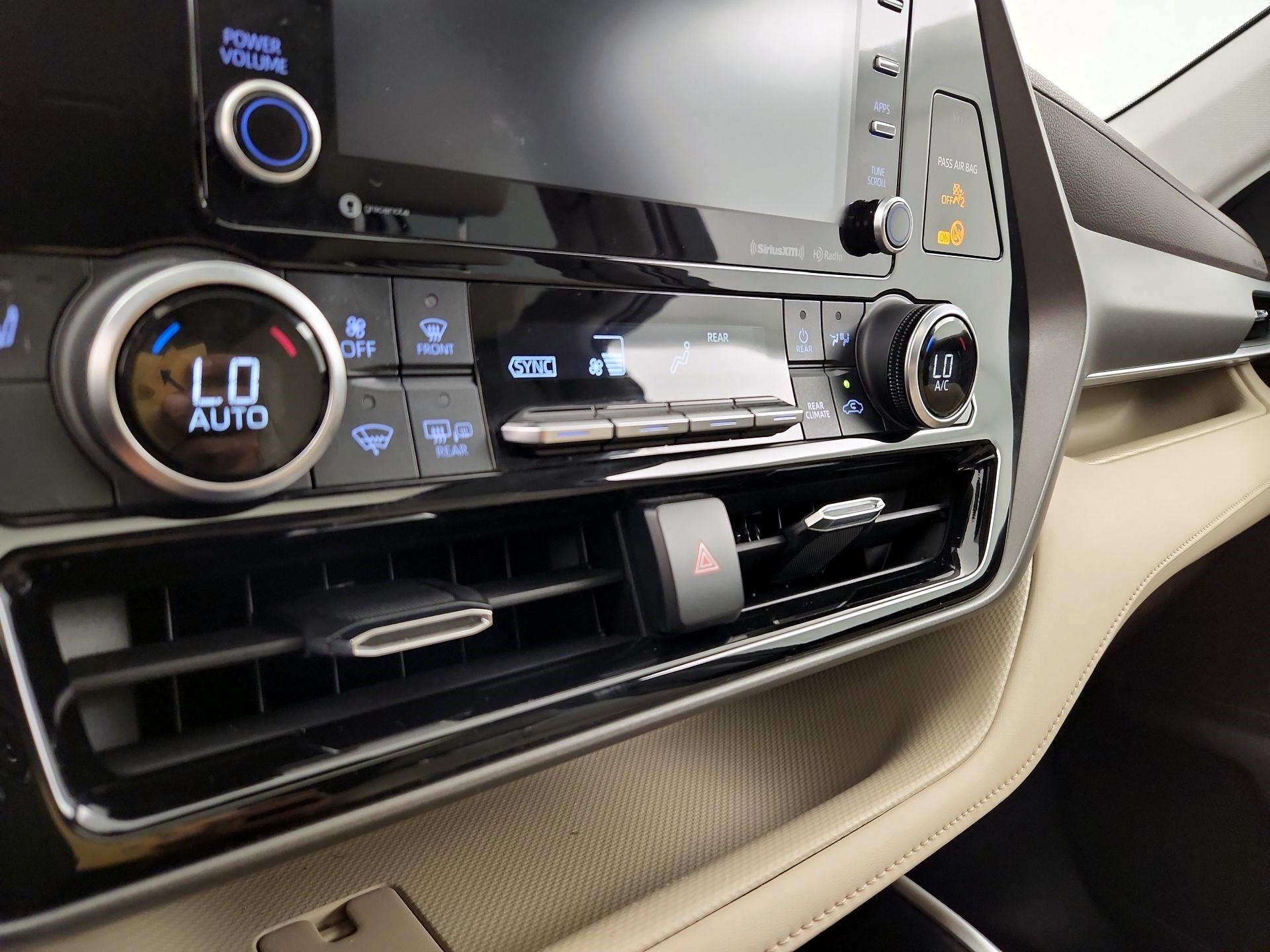 Thumbnail: 2021 Toyota Highlander - 16