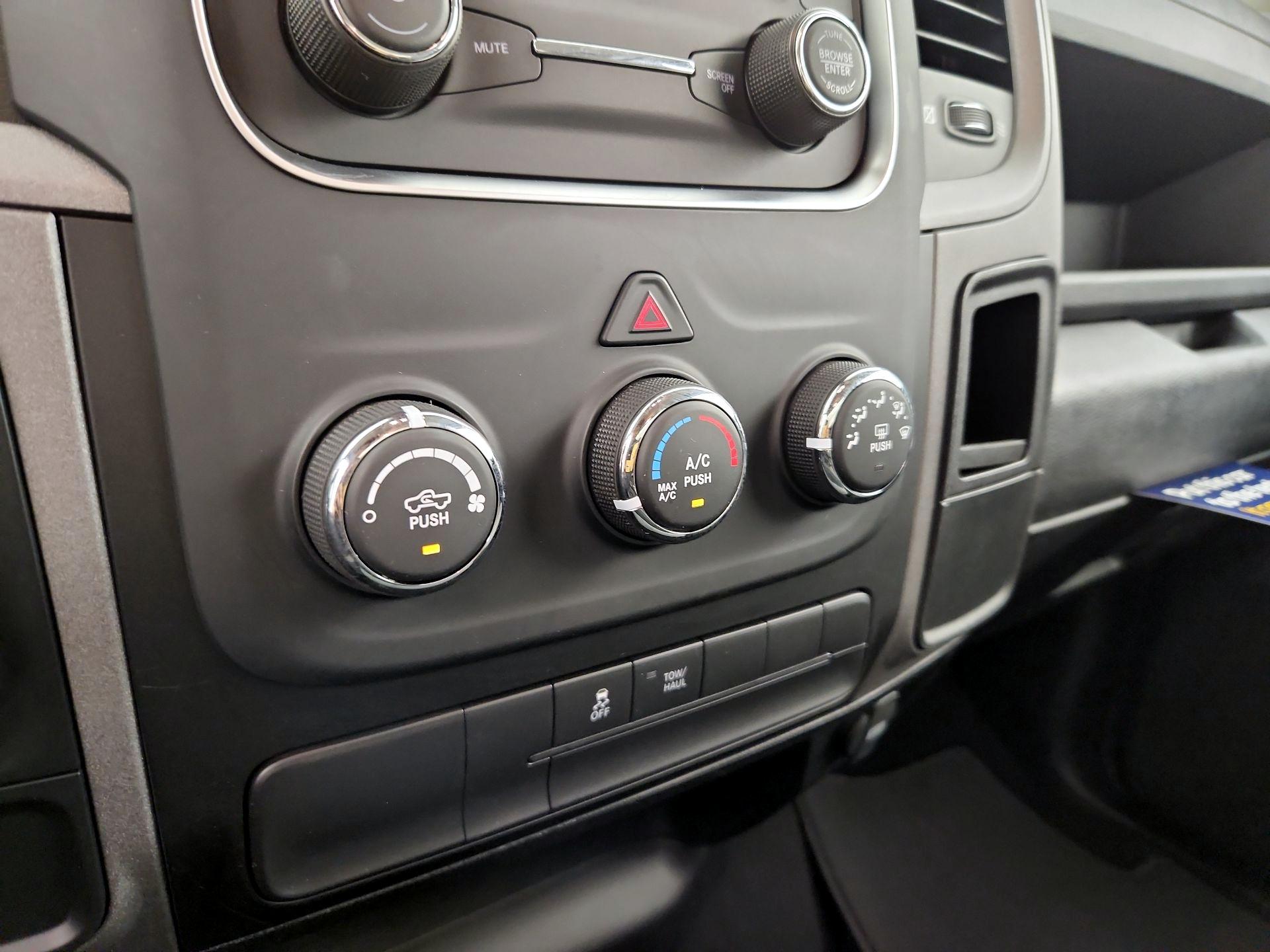 Thumbnail: 2022 RAM 1500 Classic - 16
