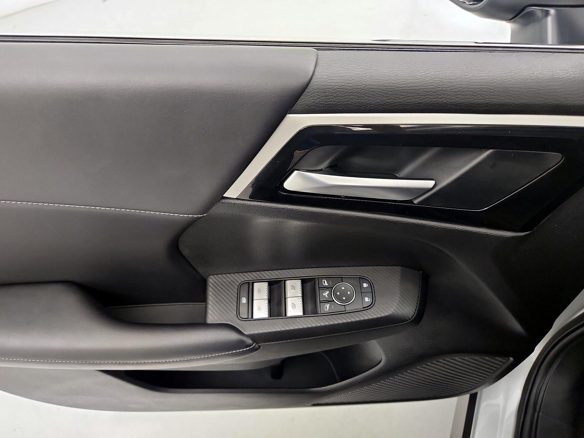 Thumbnail: 2024 Mitsubishi Outlander - 12
