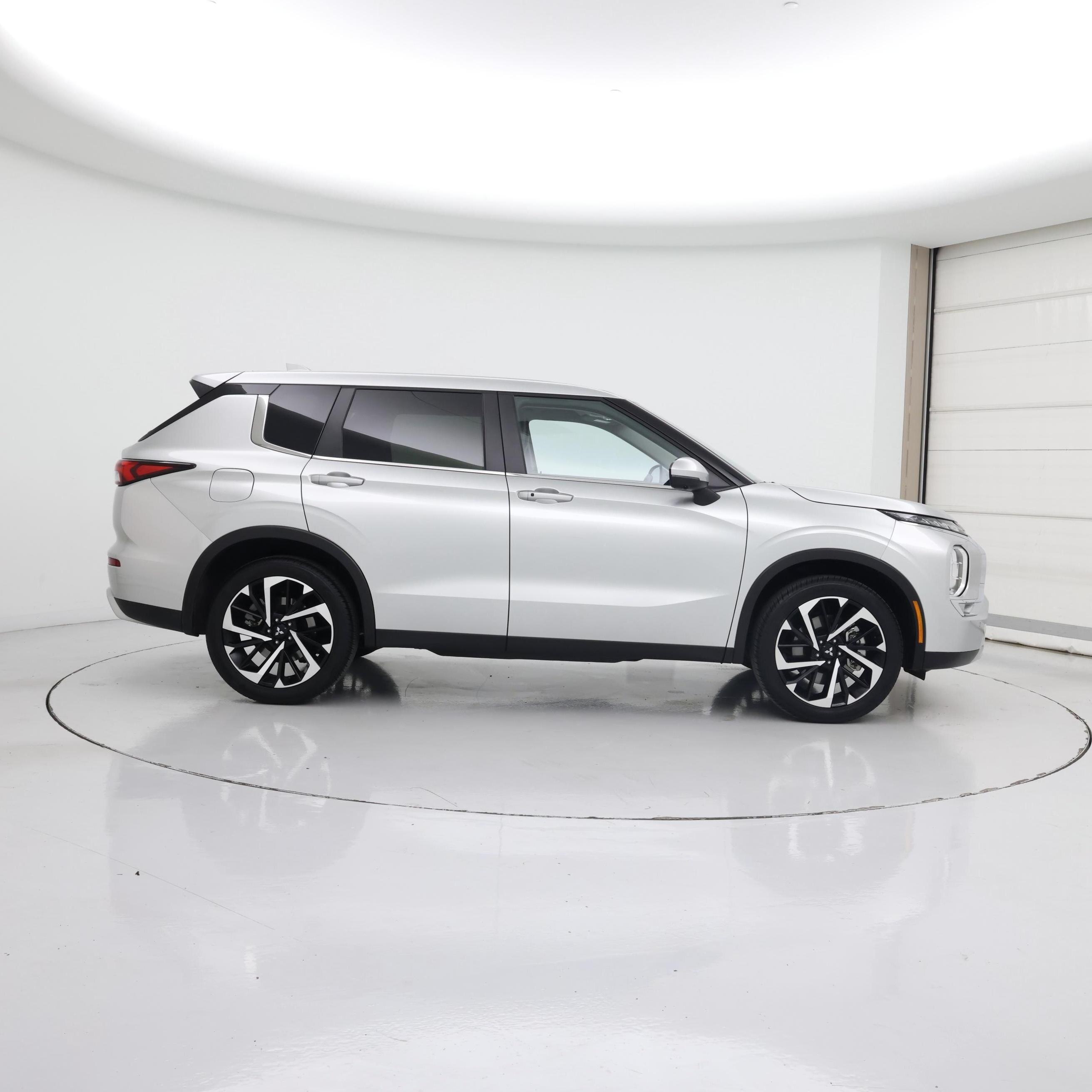 Thumbnail: 2024 Mitsubishi Outlander - 7