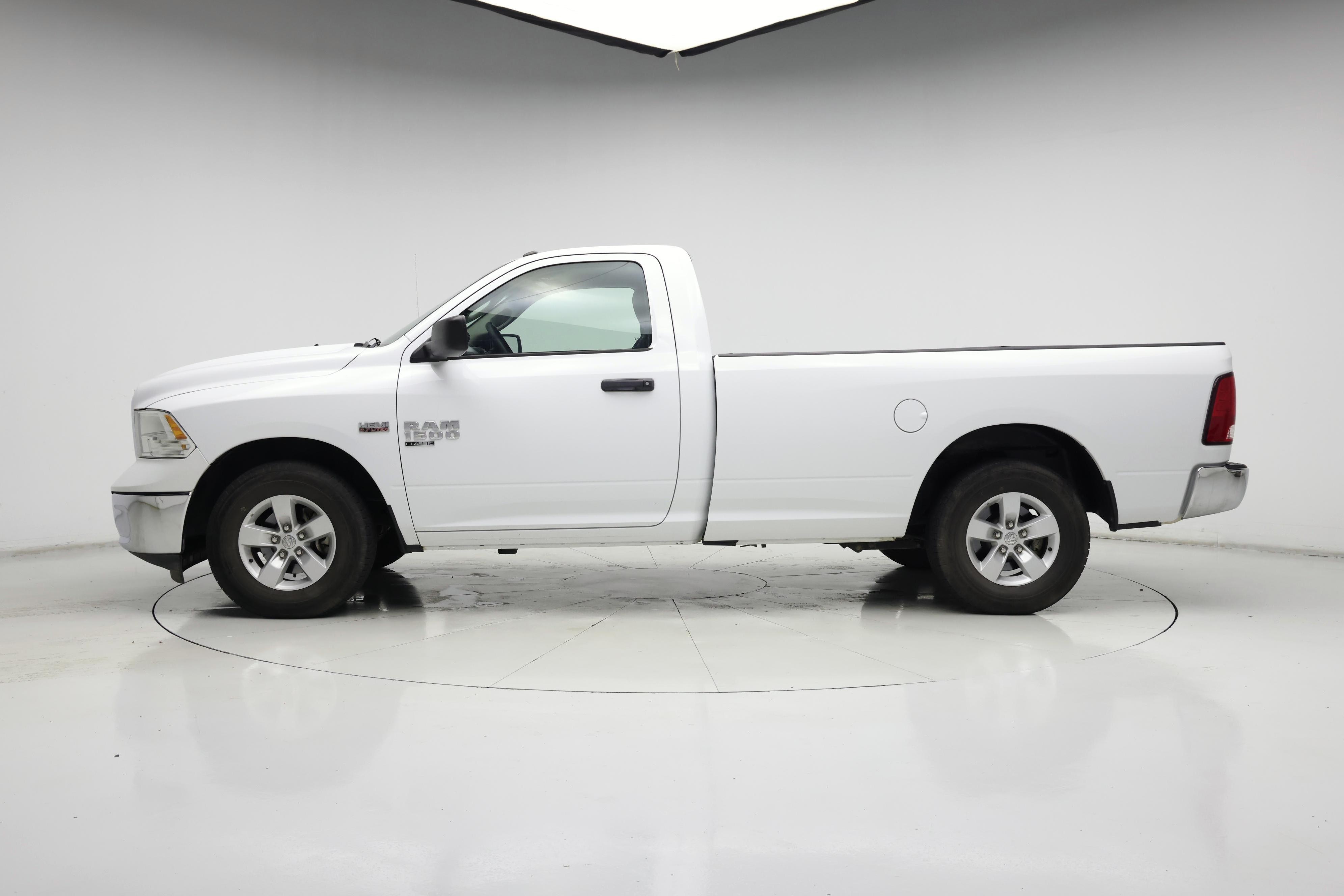 Thumbnail: 2022 RAM 1500 Classic - 3