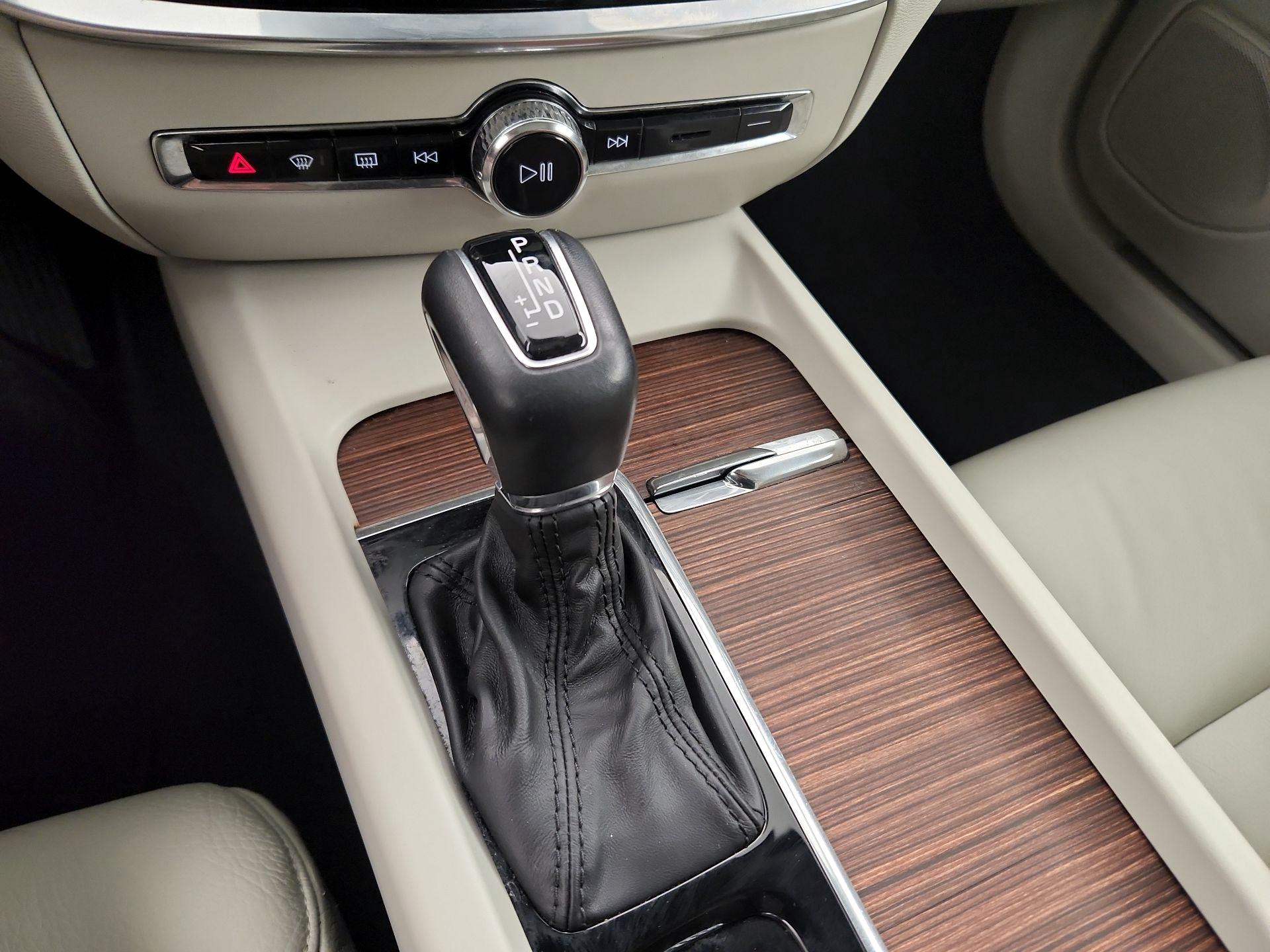 Thumbnail: 2021 Volvo S60 - 18