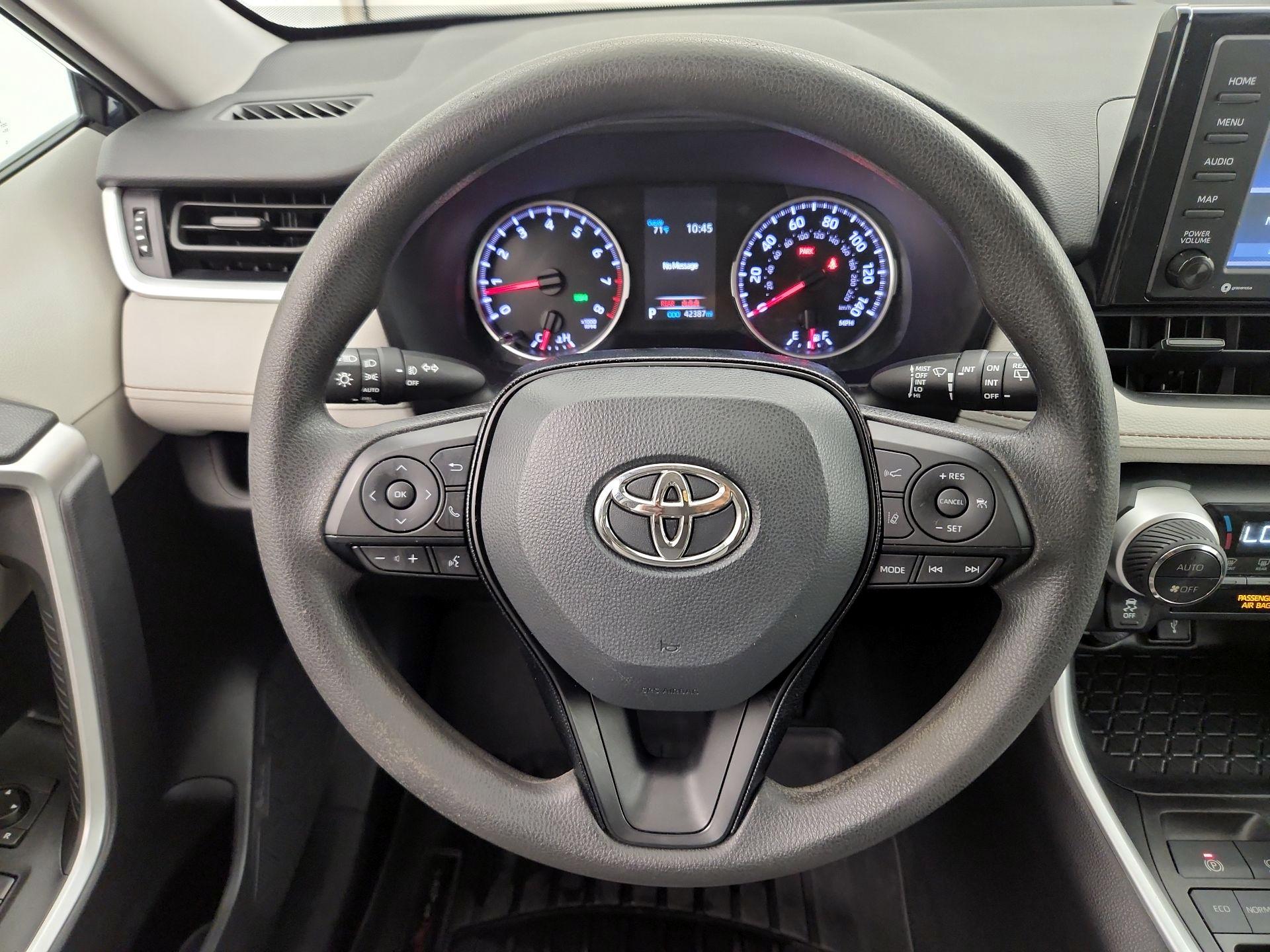 Thumbnail: 2021 Toyota RAV4 - 10