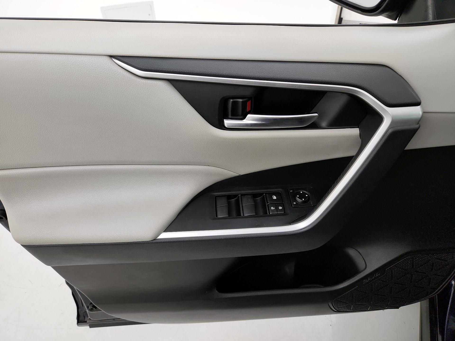 Thumbnail: 2021 Toyota RAV4 - 12