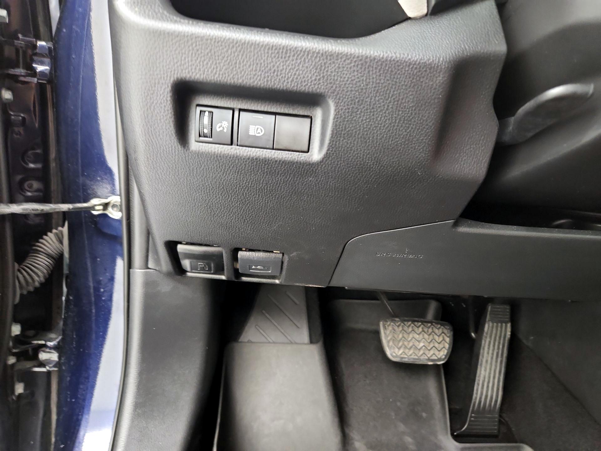Thumbnail: 2021 Toyota RAV4 - 13