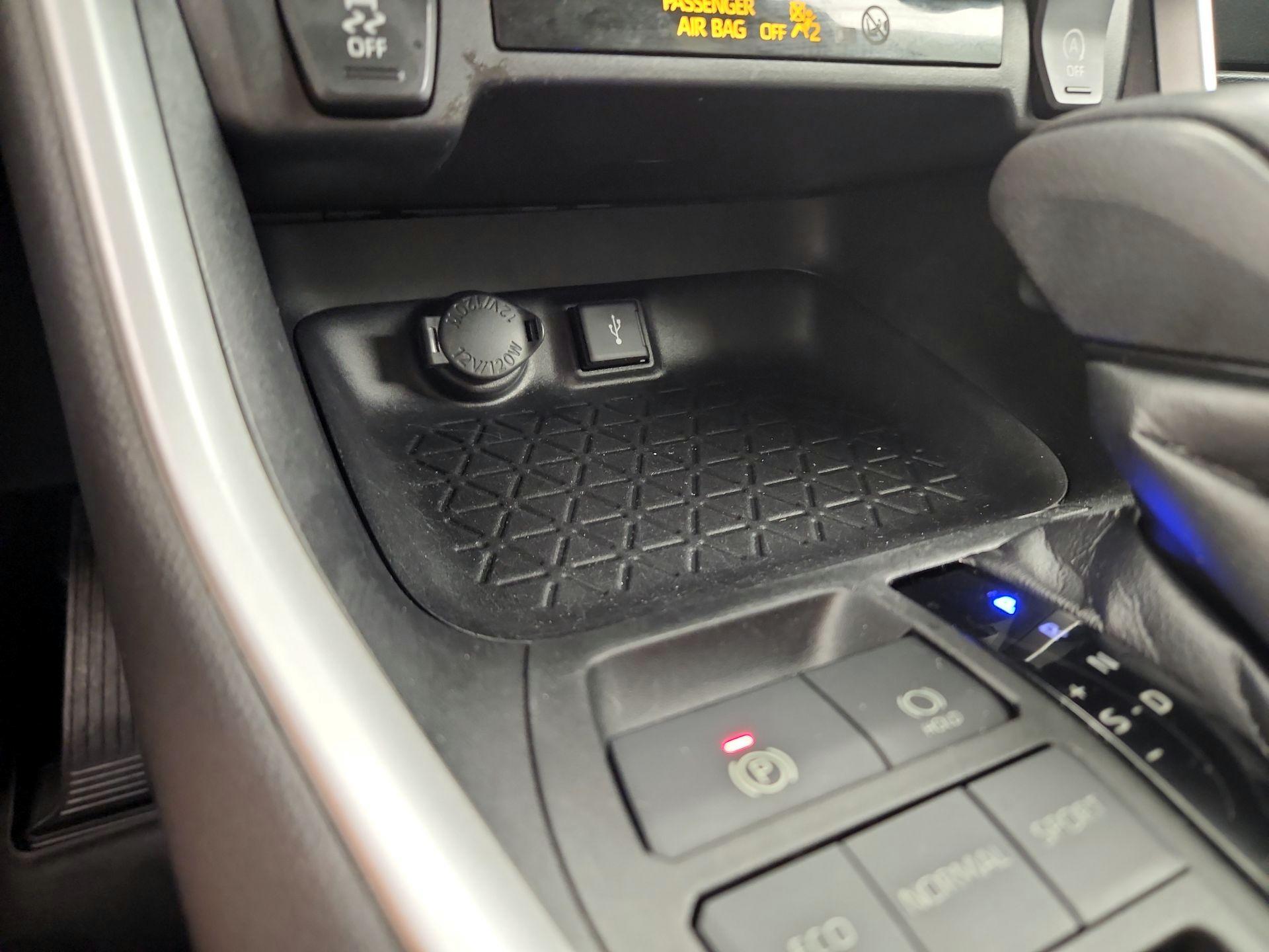 Thumbnail: 2021 Toyota RAV4 - 18