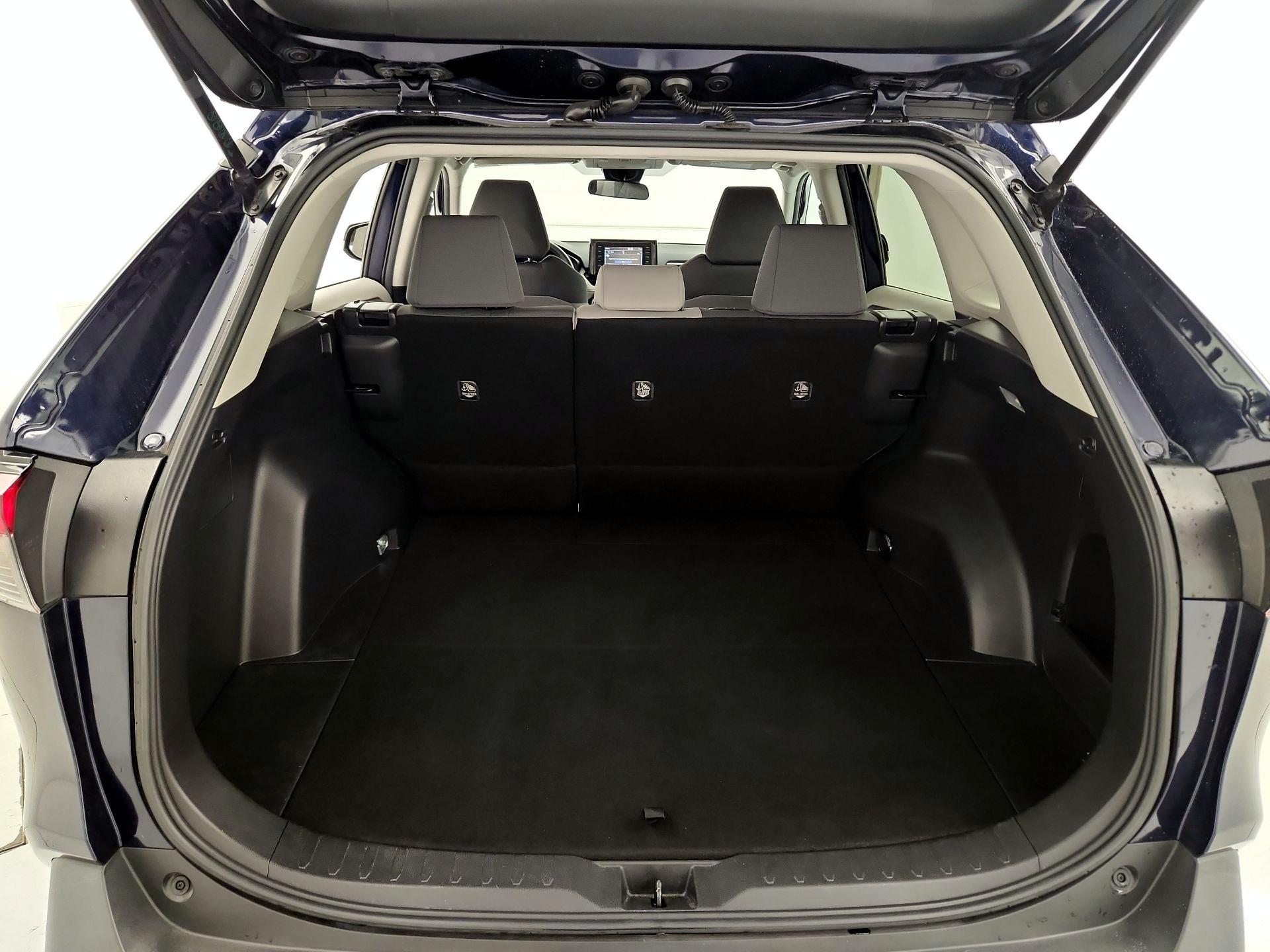 Thumbnail: 2021 Toyota RAV4 - 20