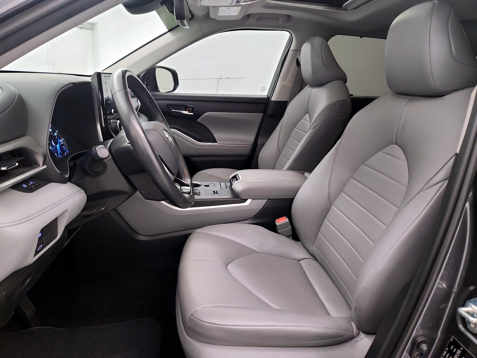 Thumbnail: 2021 Toyota Highlander - 11