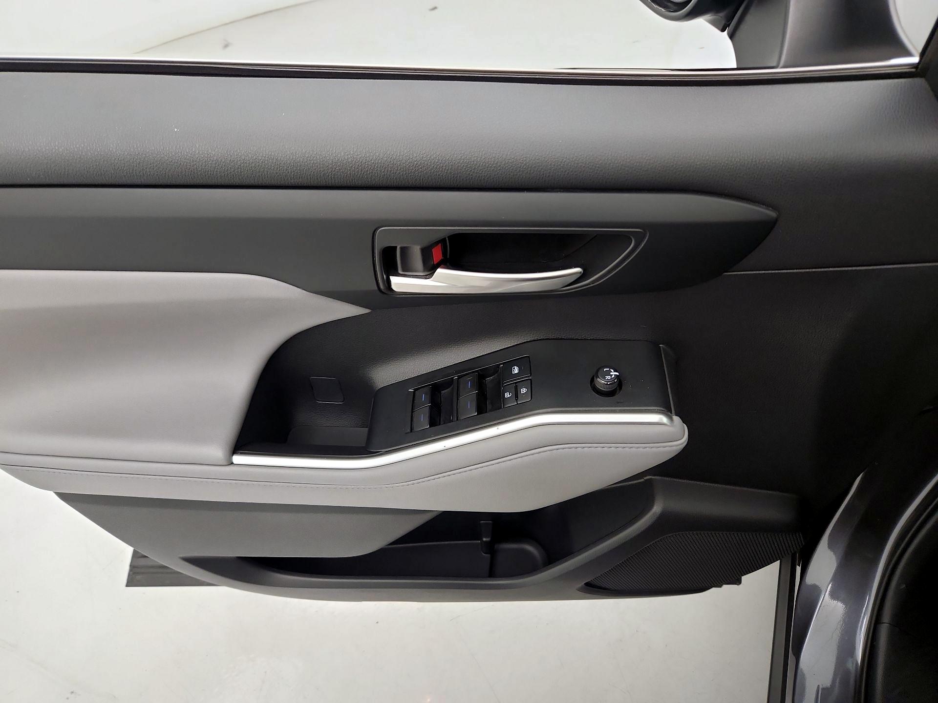 Thumbnail: 2021 Toyota Highlander - 12