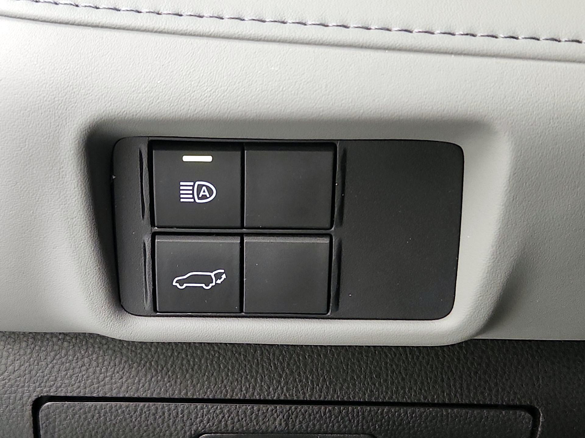 Thumbnail: 2021 Toyota Highlander - 13