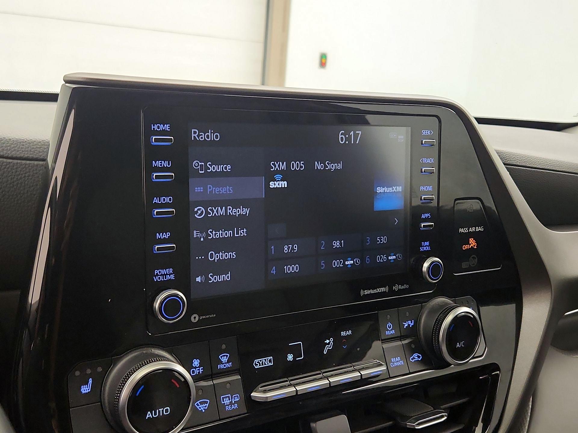 Thumbnail: 2021 Toyota Highlander - 15