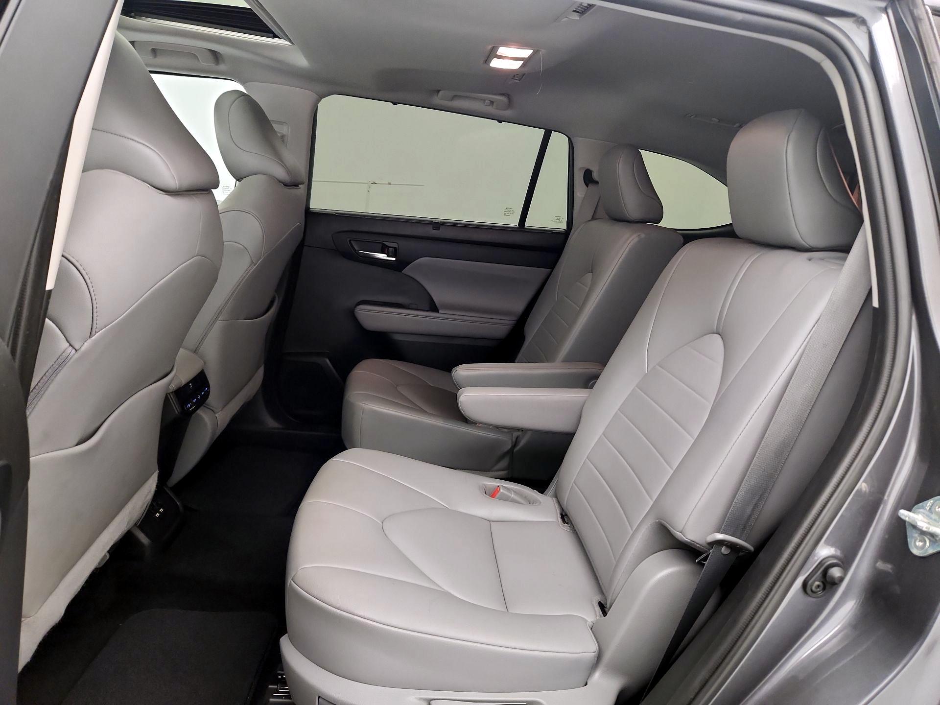 Thumbnail: 2021 Toyota Highlander - 20