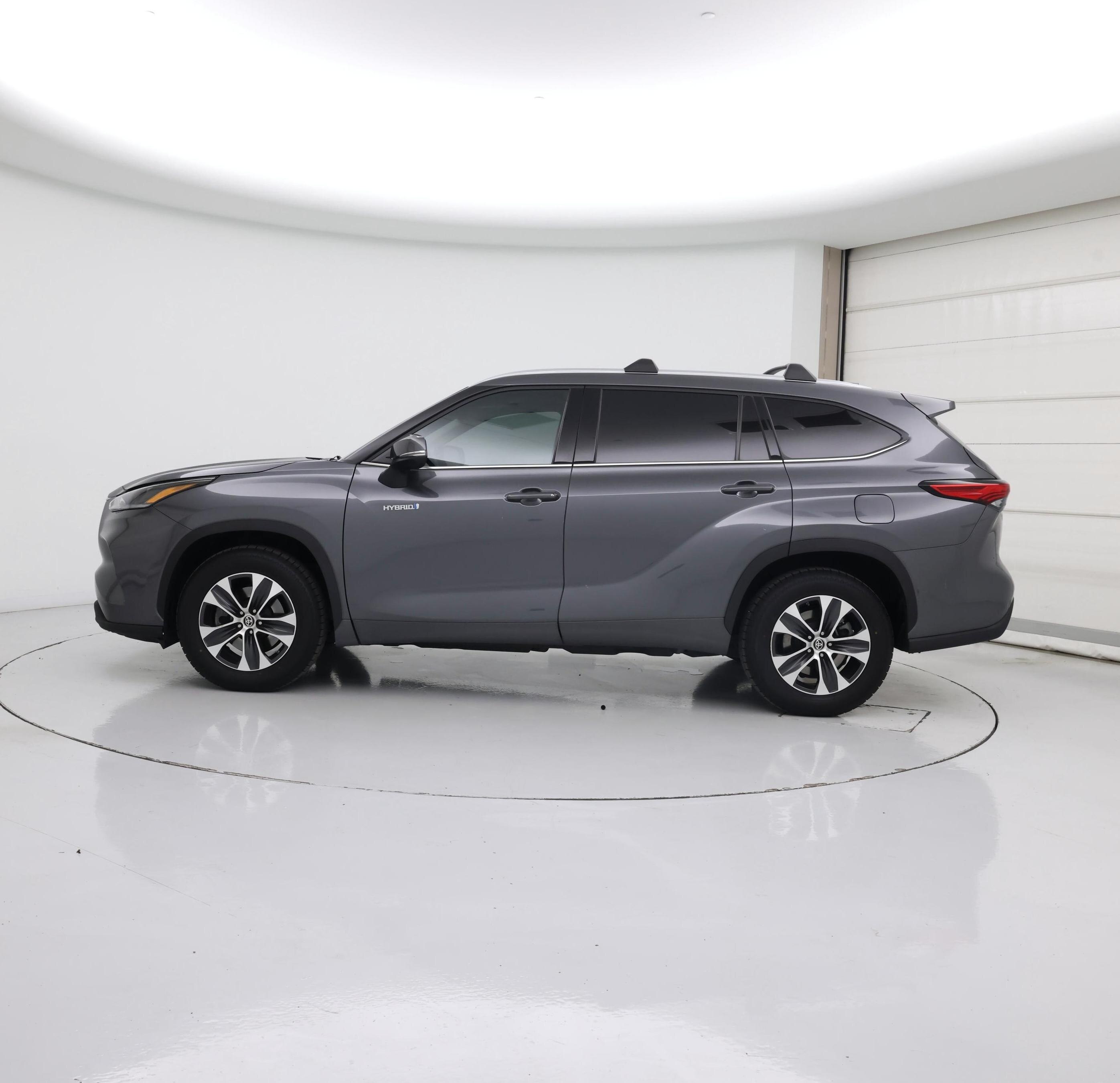 Thumbnail: 2021 Toyota Highlander - 3