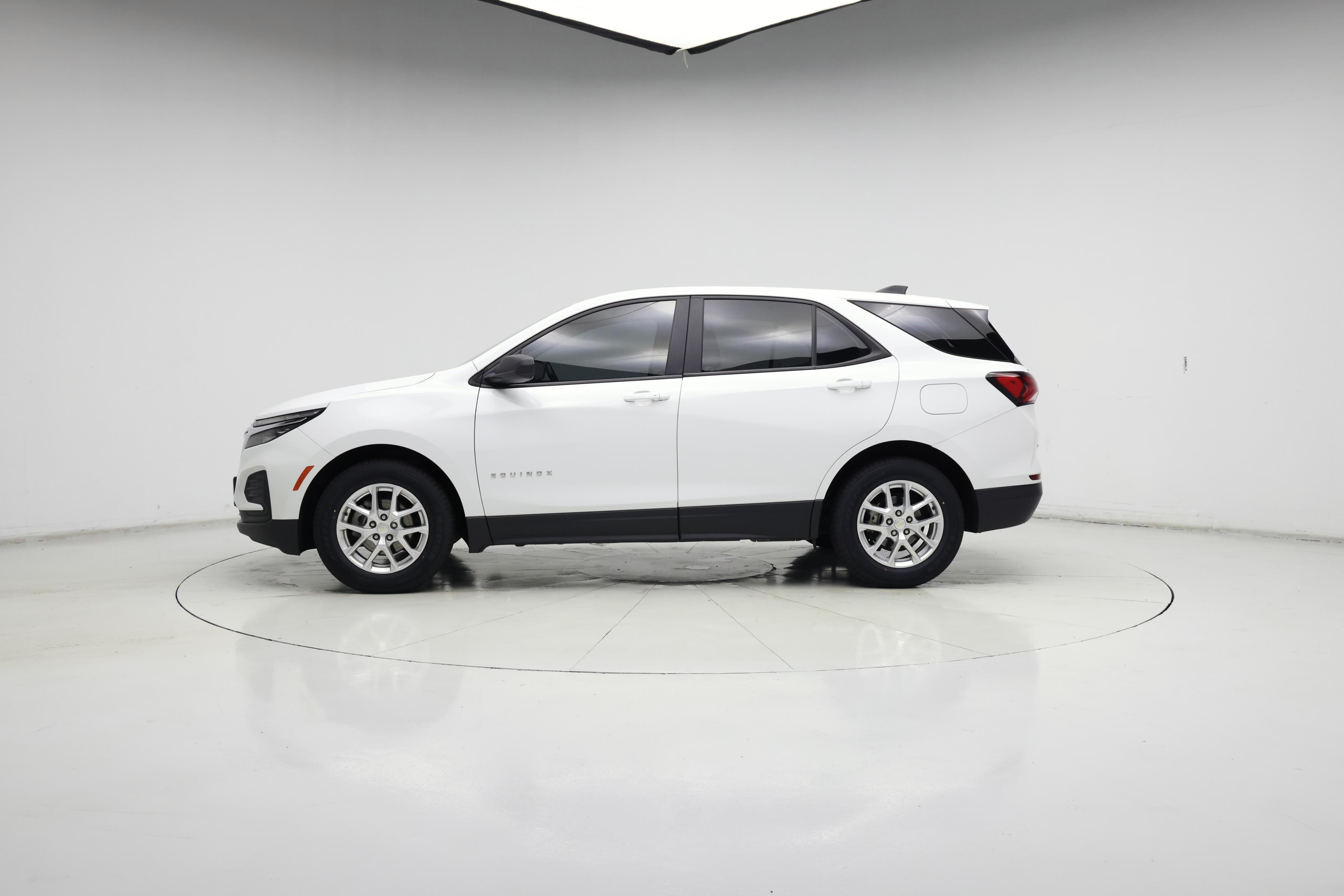 Thumbnail: 2022 Chevrolet Equinox - 3