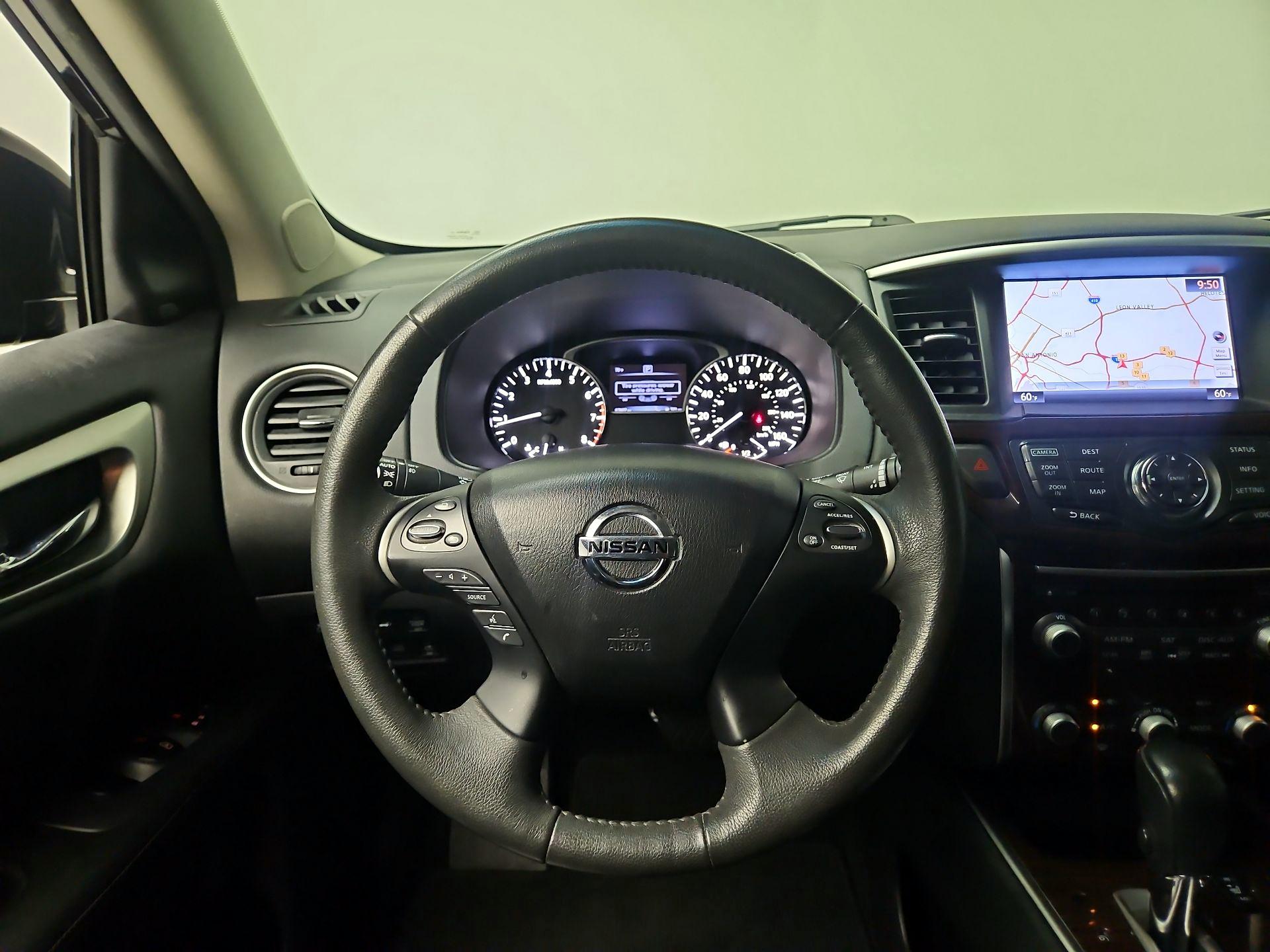 Thumbnail: 2016 Nissan Pathfinder - 10