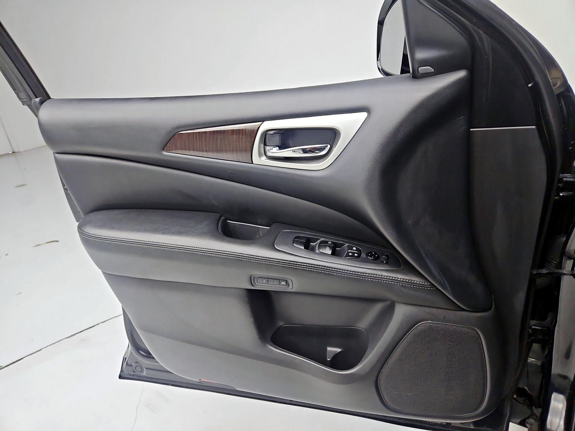 Thumbnail: 2016 Nissan Pathfinder - 12