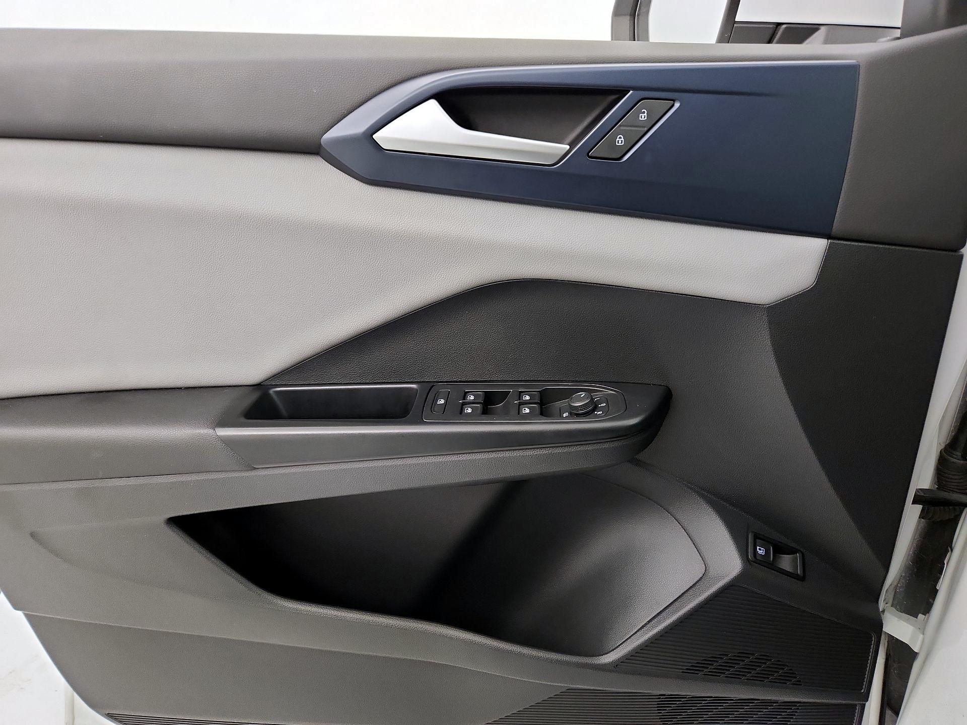 Thumbnail: 2022 Volkswagen Taos - 12