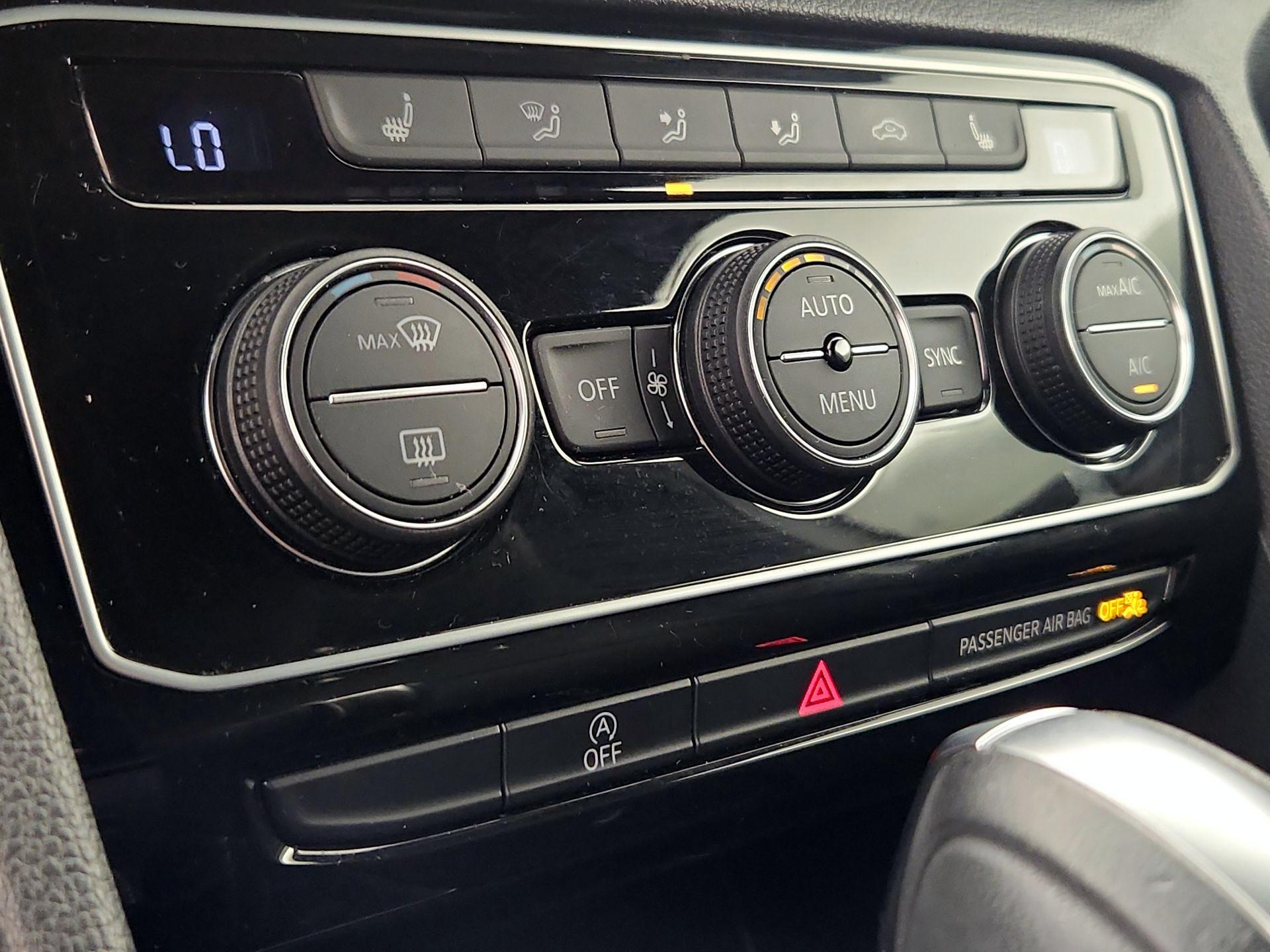 Thumbnail: 2023 Volkswagen Atlas - 16