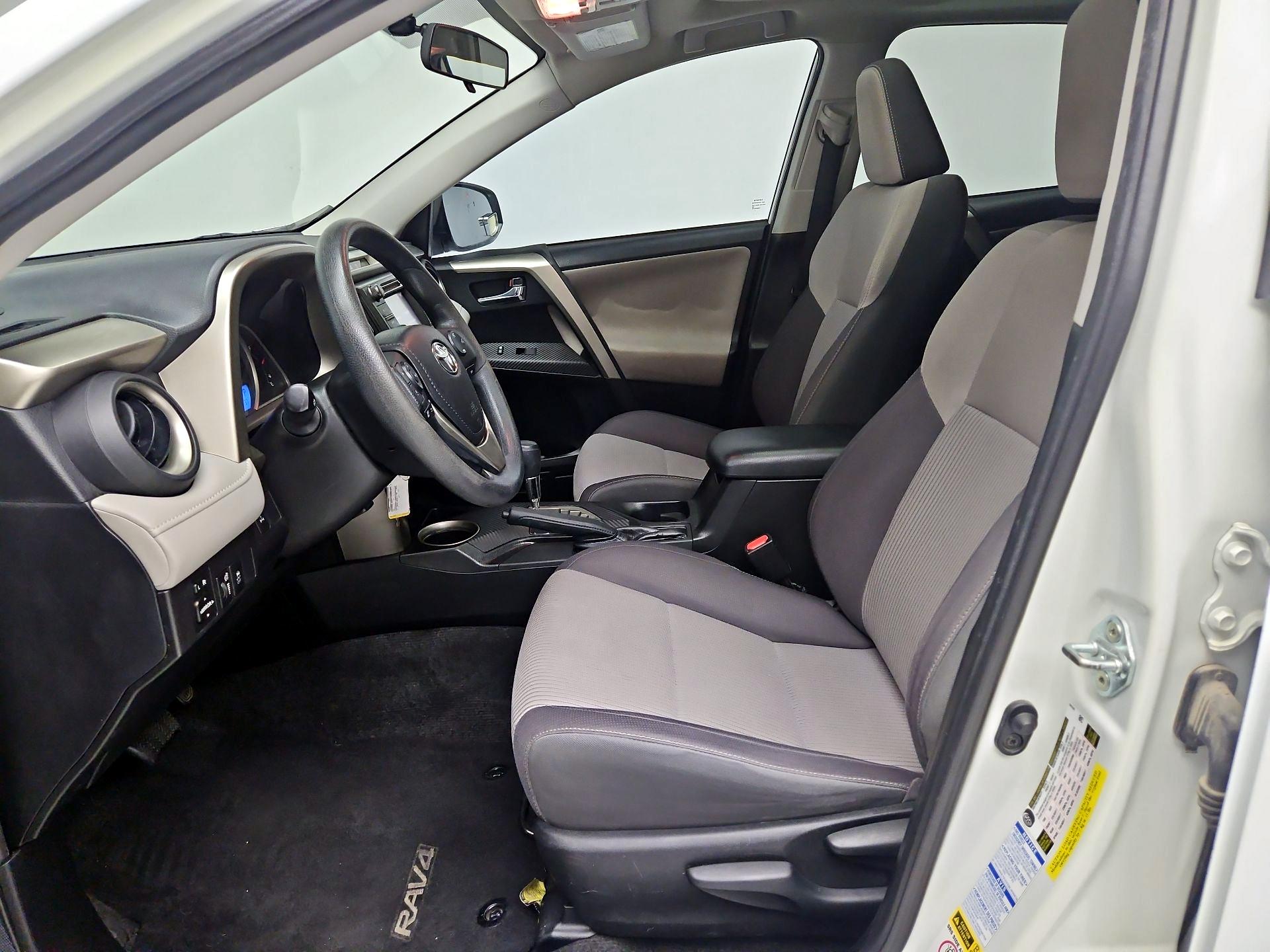Thumbnail: 2015 Toyota RAV4 - 11