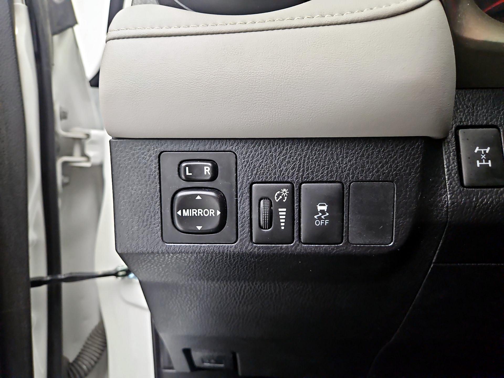 Thumbnail: 2015 Toyota RAV4 - 13