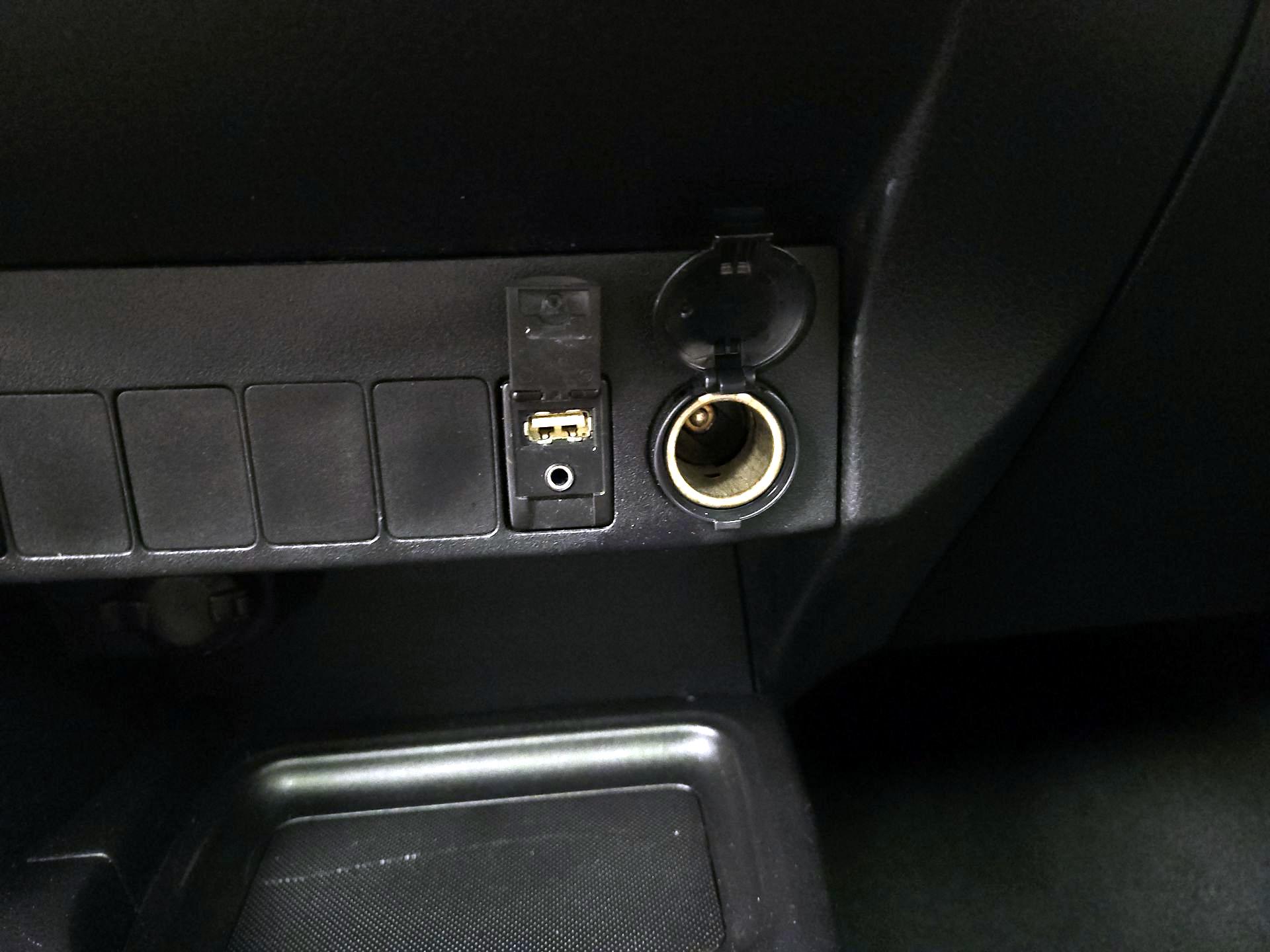 Thumbnail: 2015 Toyota RAV4 - 18