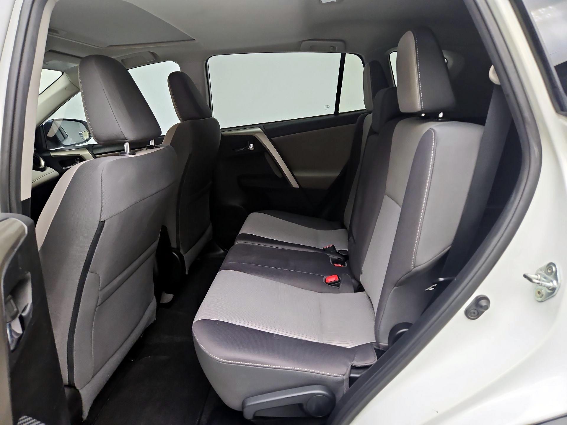 Thumbnail: 2015 Toyota RAV4 - 20