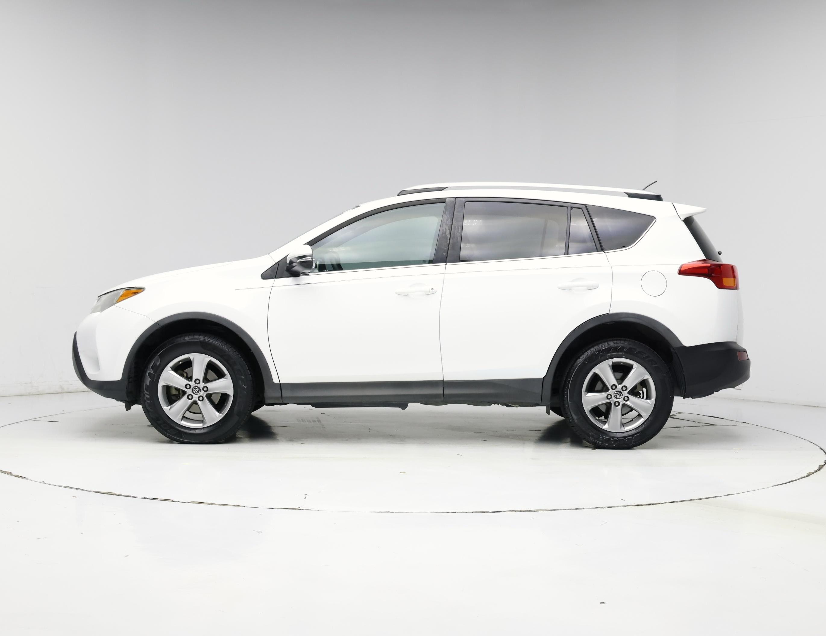 Thumbnail: 2015 Toyota RAV4 - 3