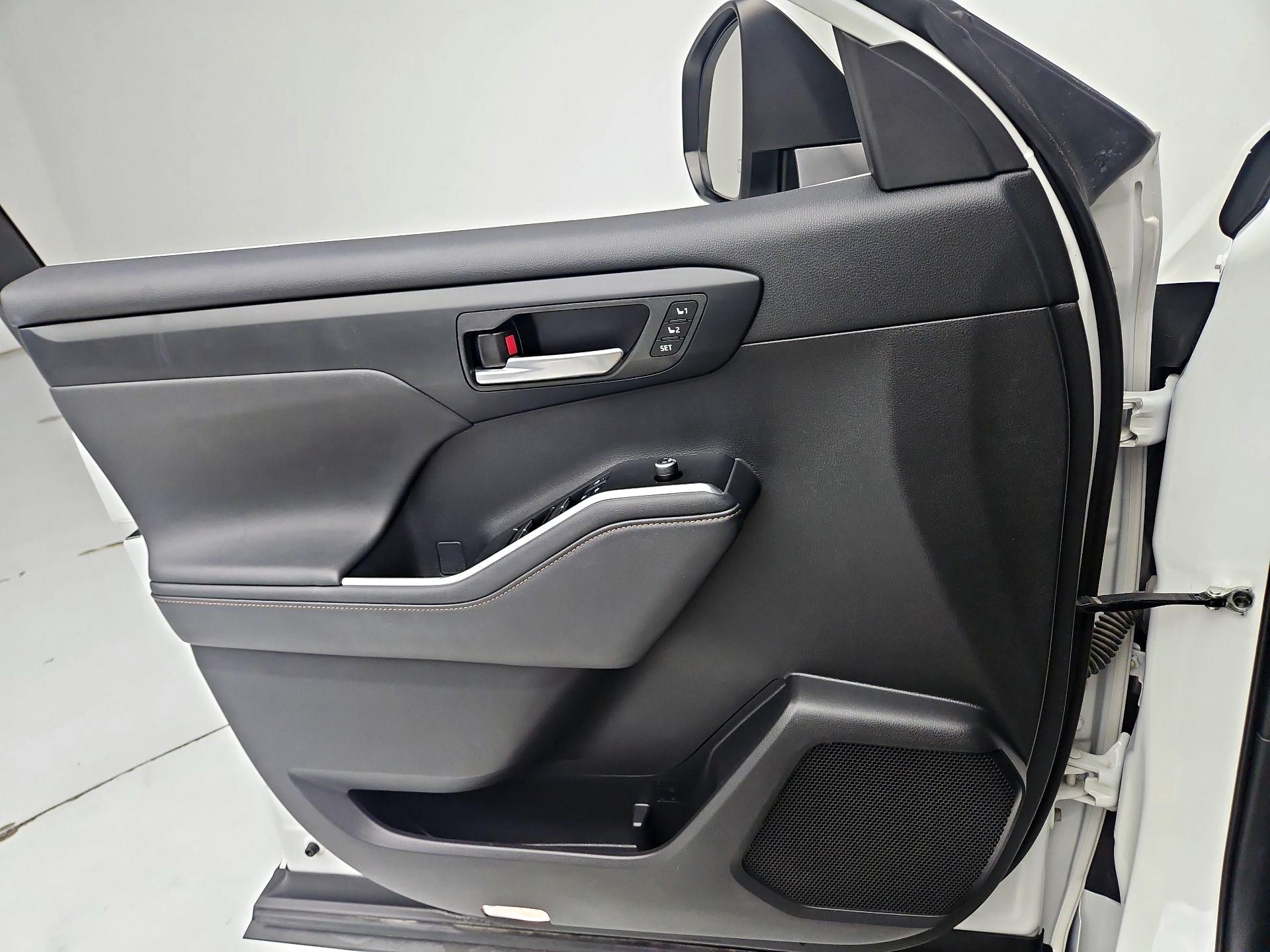 Thumbnail: 2022 Toyota Highlander - 12