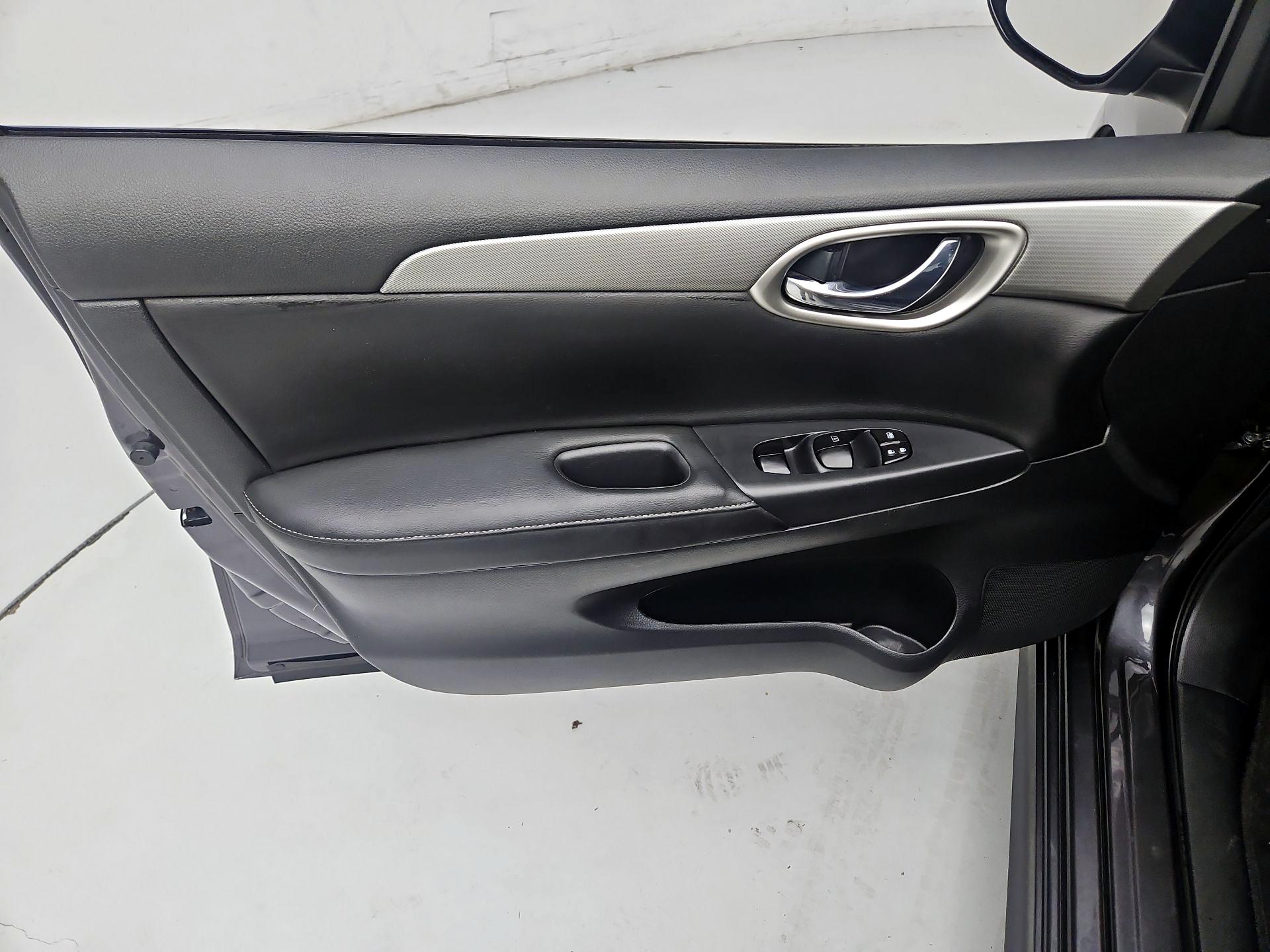 Thumbnail: 2015 Nissan Sentra - 12