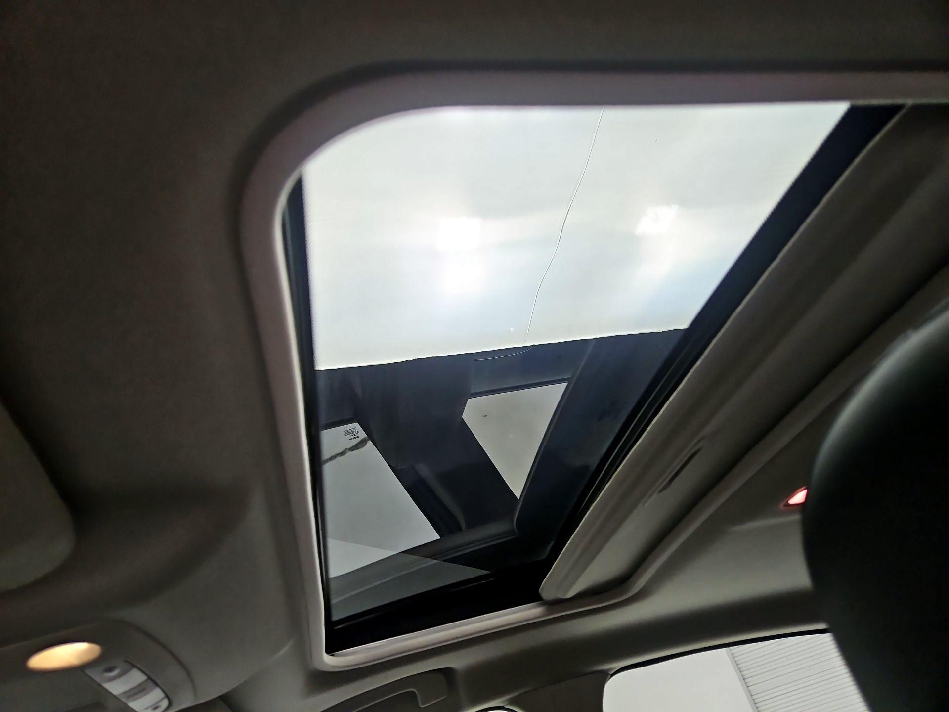 Thumbnail: 2015 Nissan Sentra - 20
