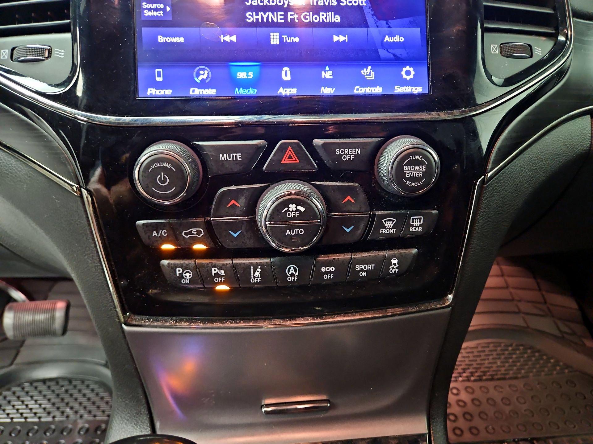 Thumbnail: 2020 Jeep Grand Cherokee - 17
