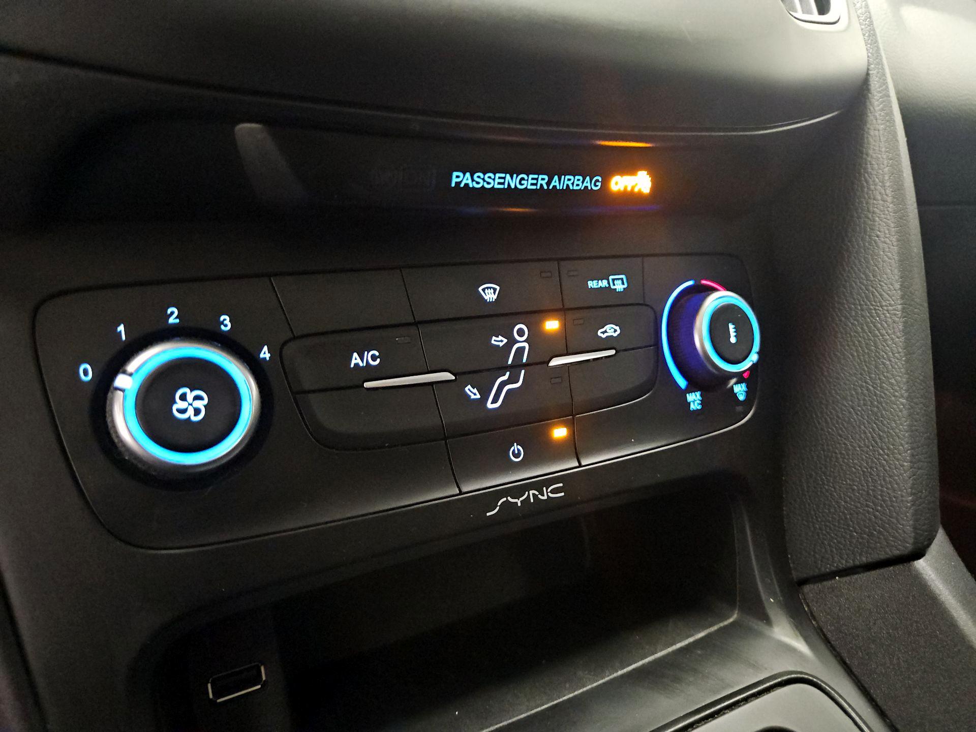 Thumbnail: 2015 Ford Focus - 16