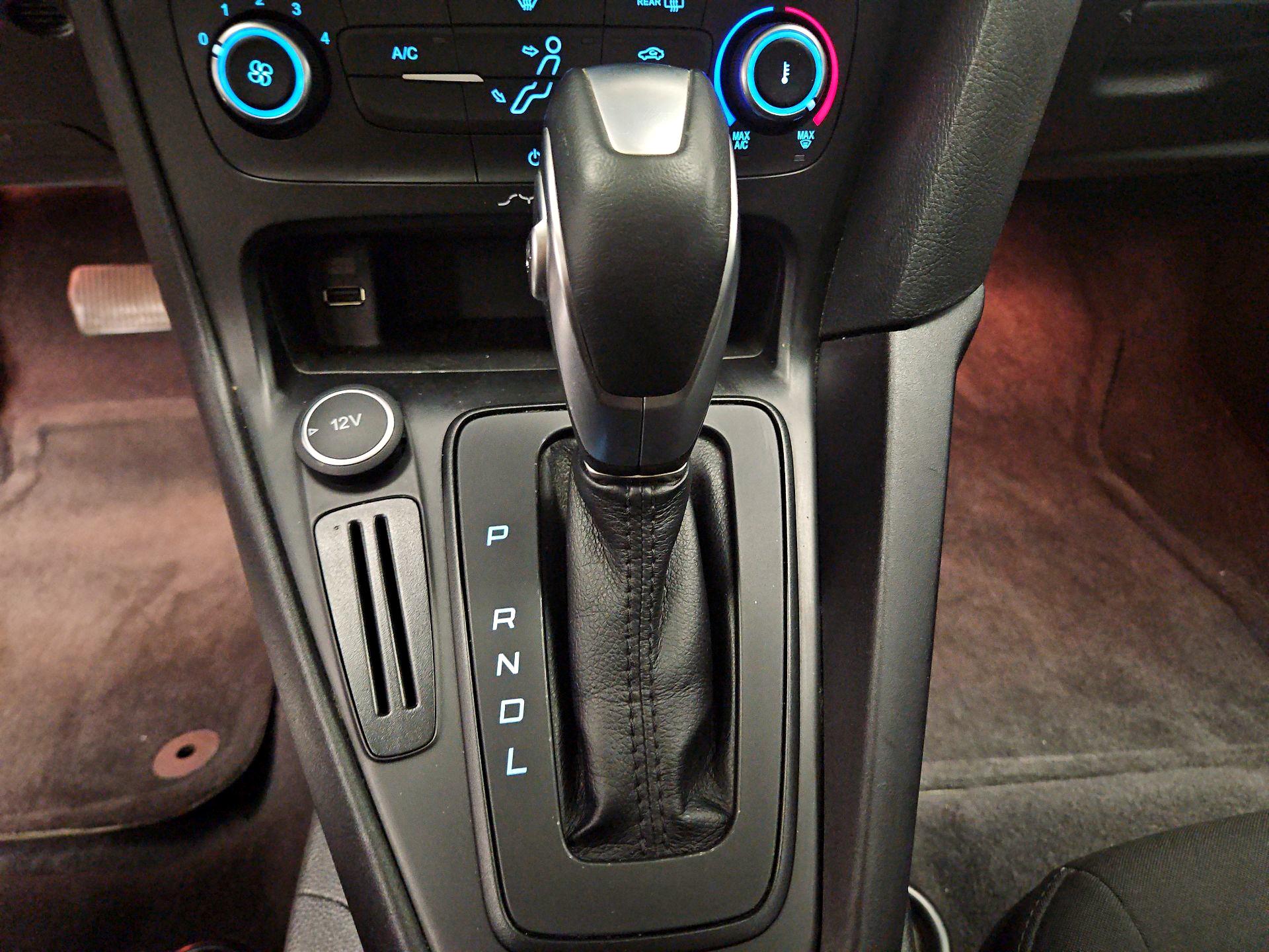 Thumbnail: 2015 Ford Focus - 17