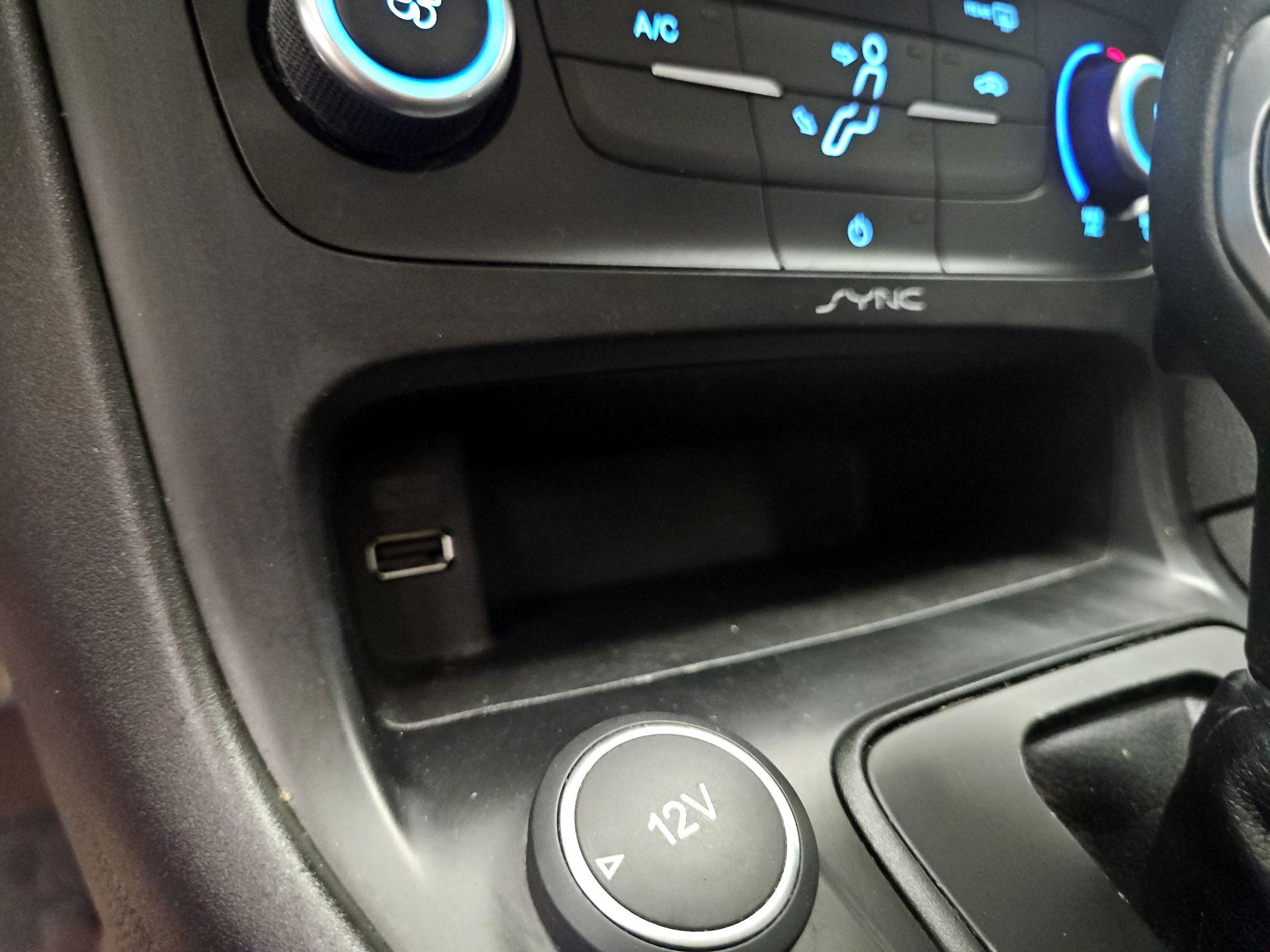 Thumbnail: 2015 Ford Focus - 18