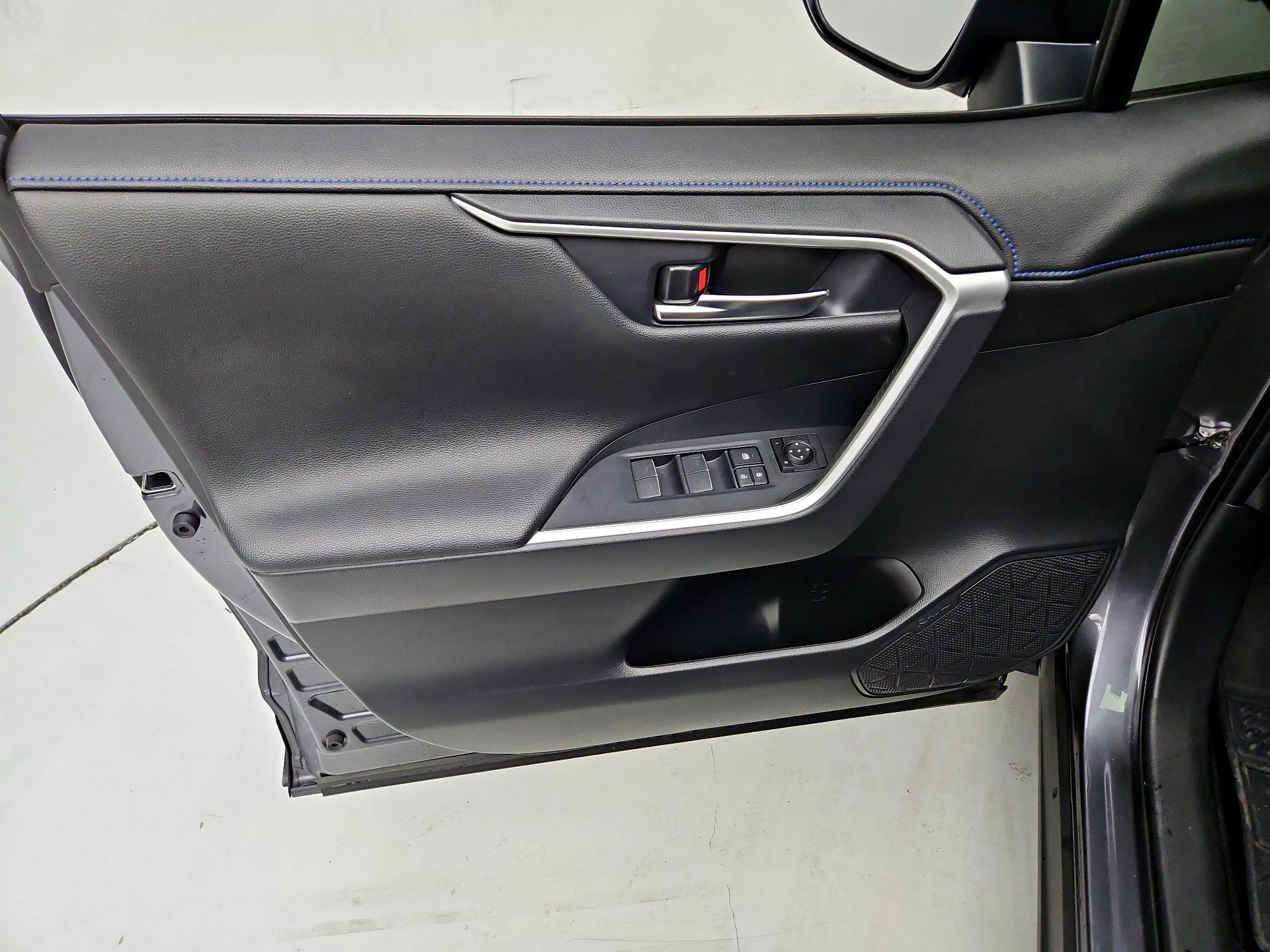Thumbnail: 2022 Toyota RAV4 - 12