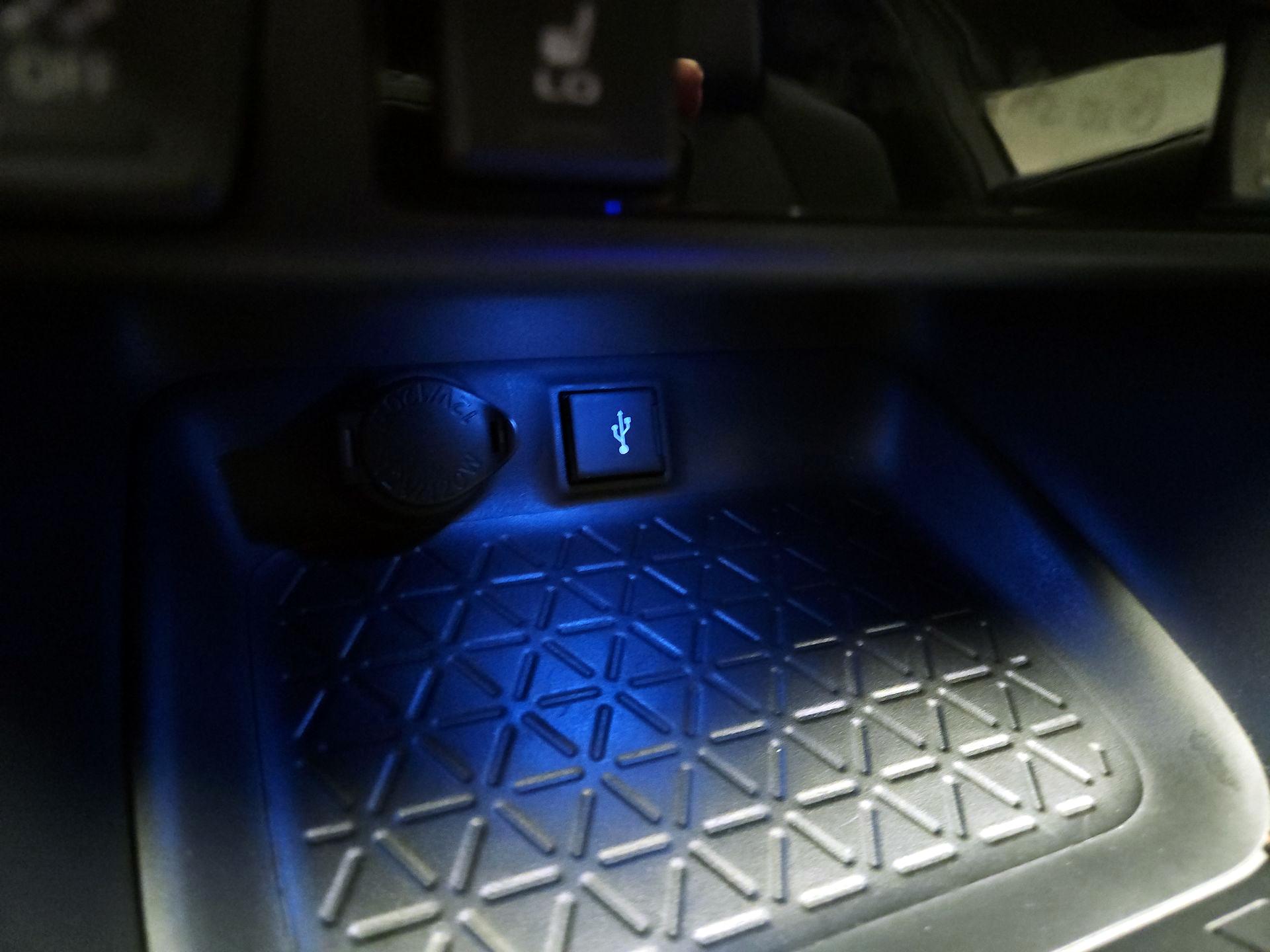 Thumbnail: 2022 Toyota RAV4 - 18