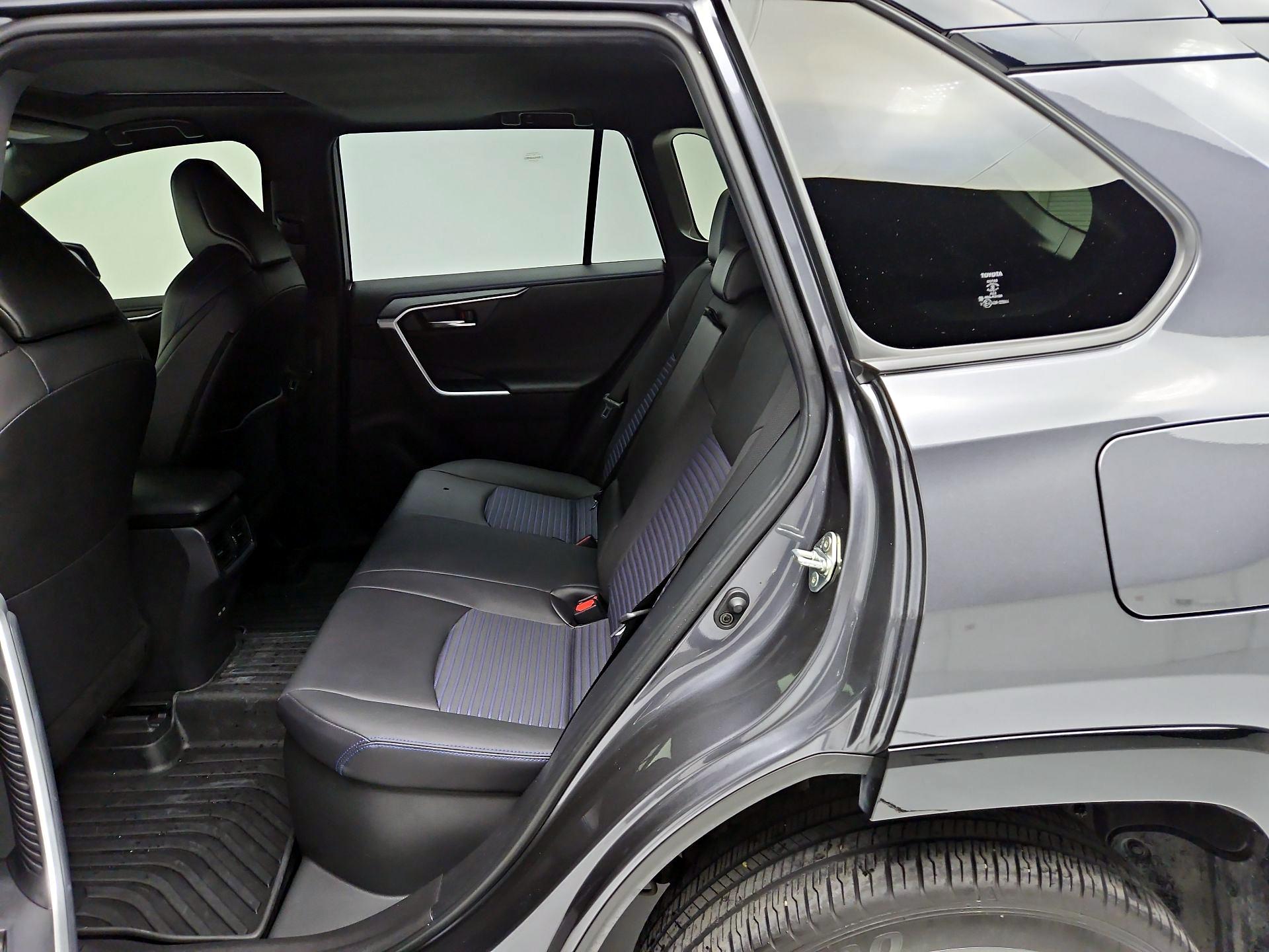Thumbnail: 2022 Toyota RAV4 - 20