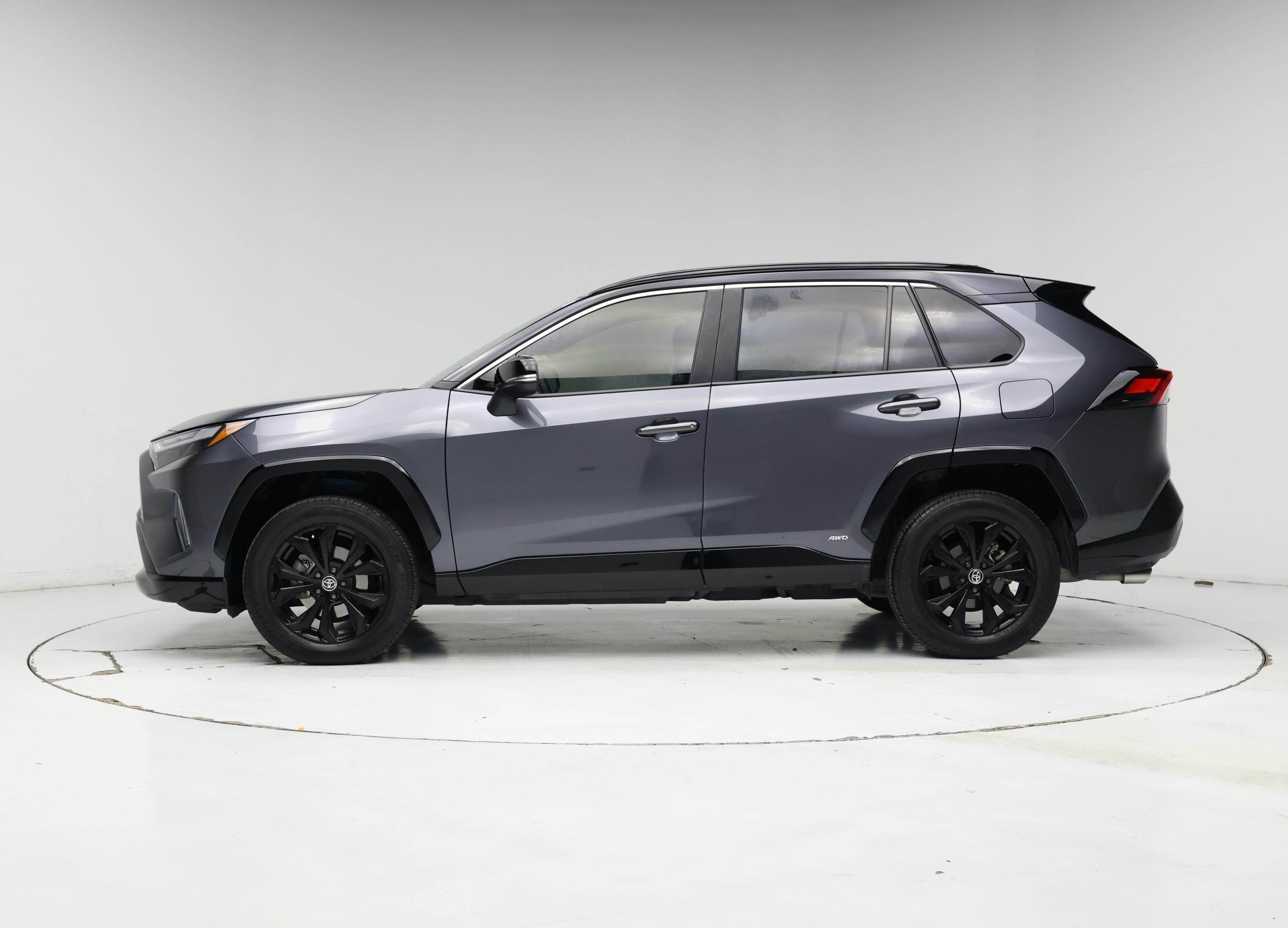 Thumbnail: 2022 Toyota RAV4 - 3