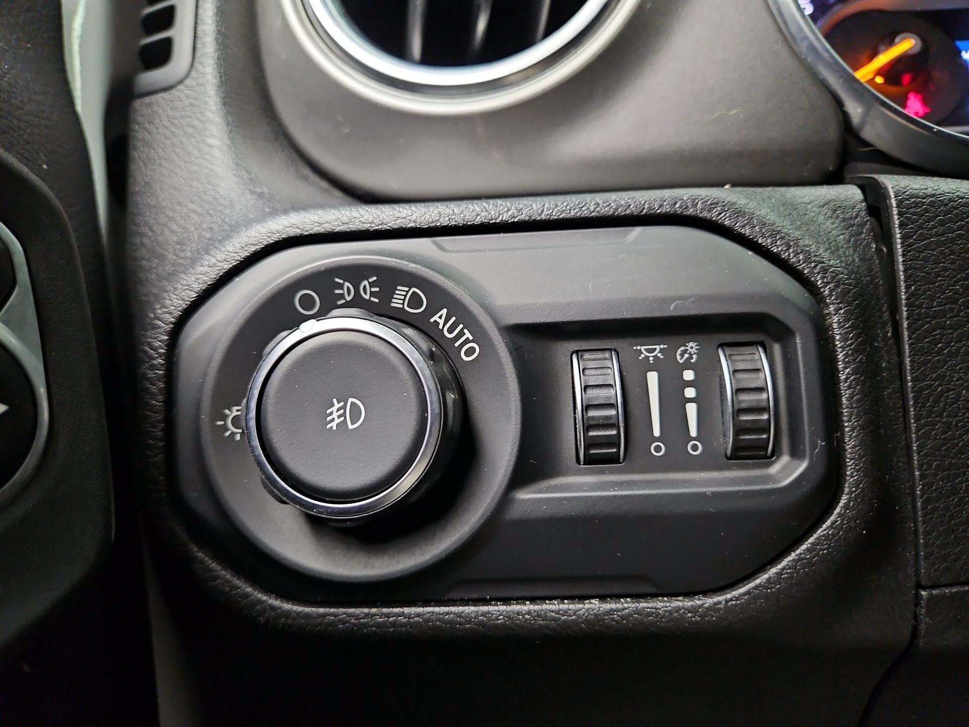 Thumbnail: 2018 Jeep Wrangler - 13
