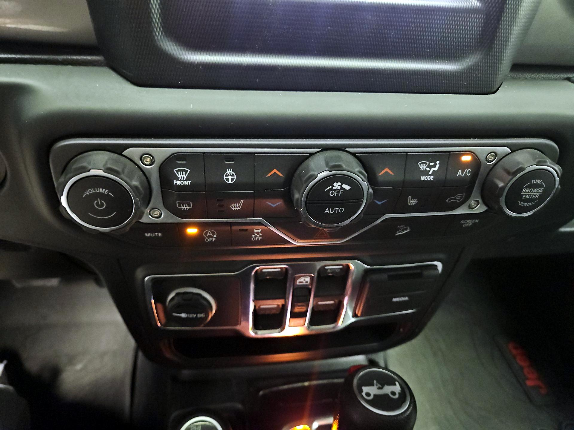 Thumbnail: 2018 Jeep Wrangler - 16