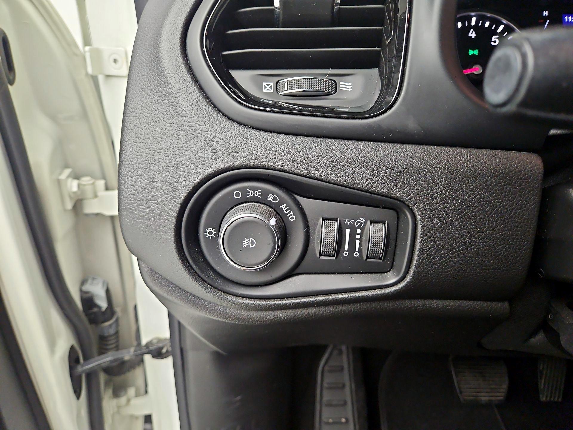Thumbnail: 2018 Jeep Renegade - 13