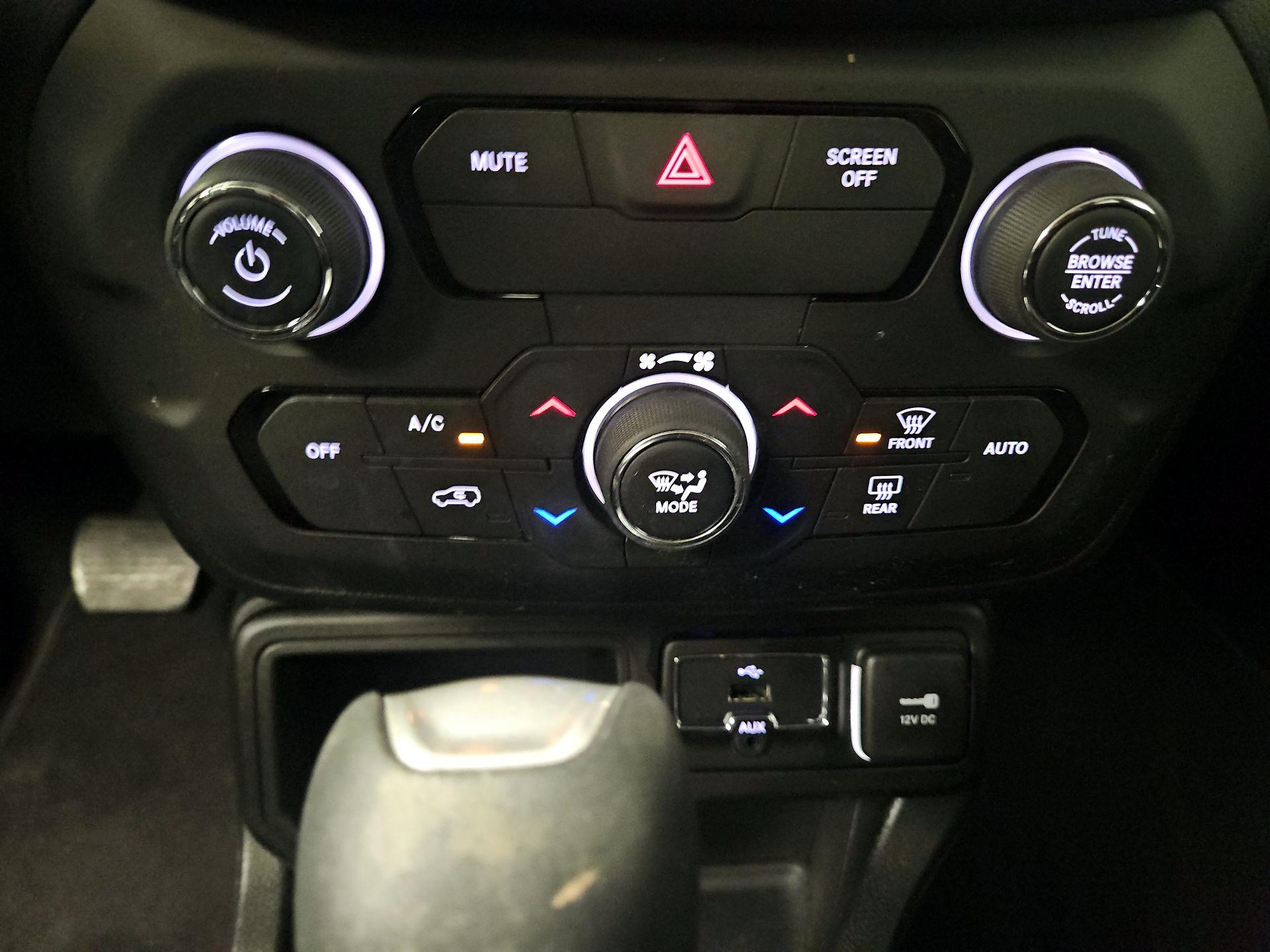 Thumbnail: 2018 Jeep Renegade - 16