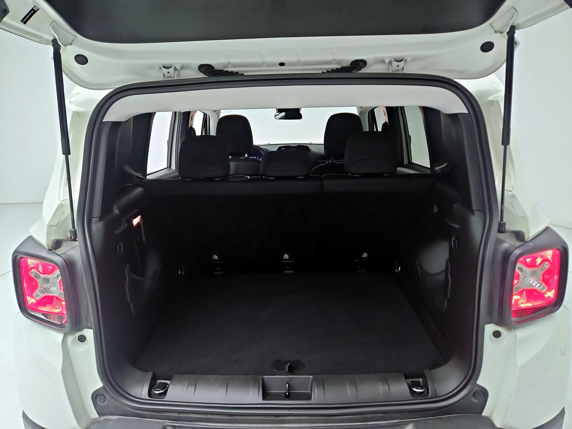 Thumbnail: 2018 Jeep Renegade - 20