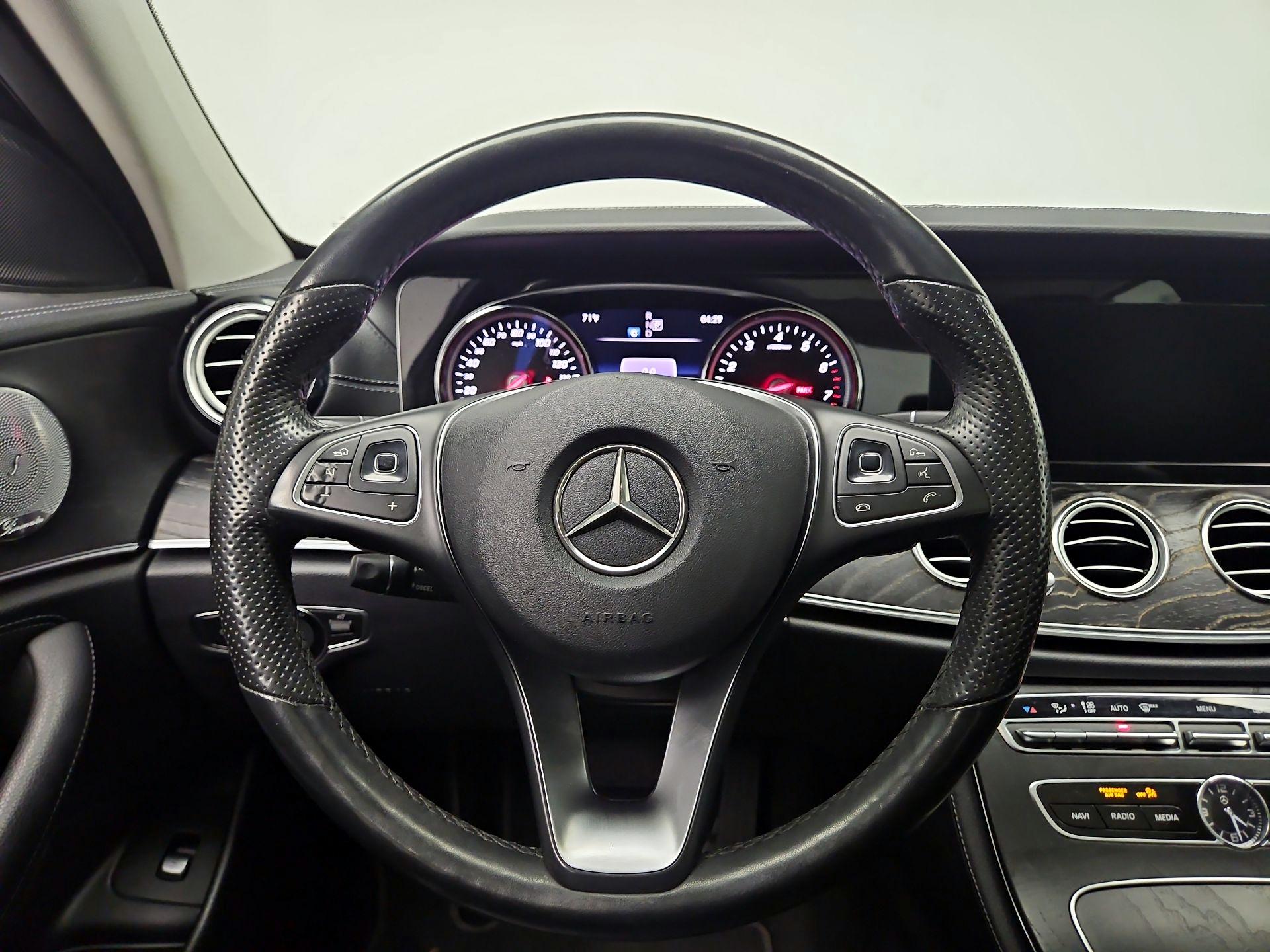 Thumbnail: 2018 Mercedes-Benz E-Class - 10