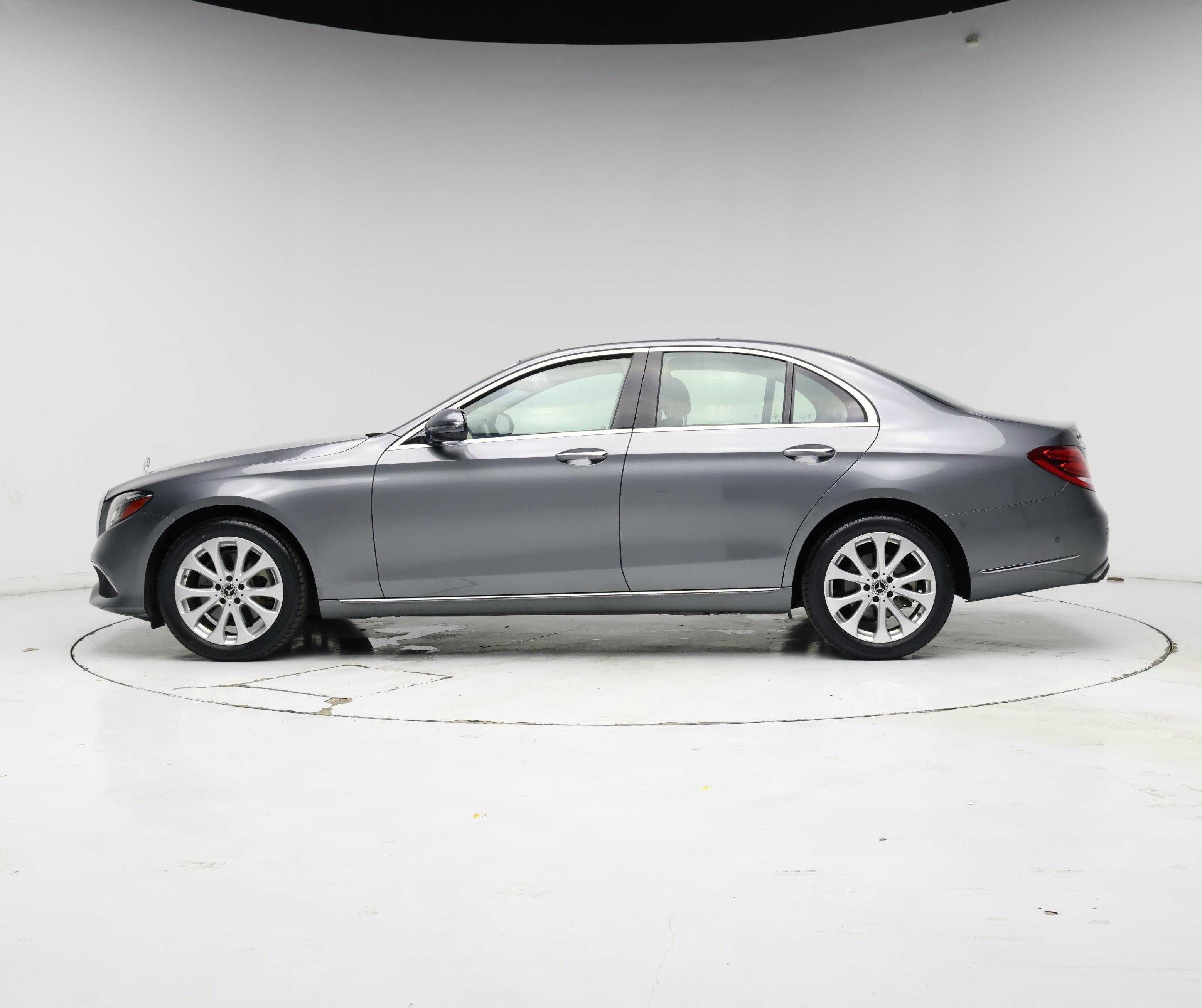 Thumbnail: 2018 Mercedes-Benz E-Class - 3