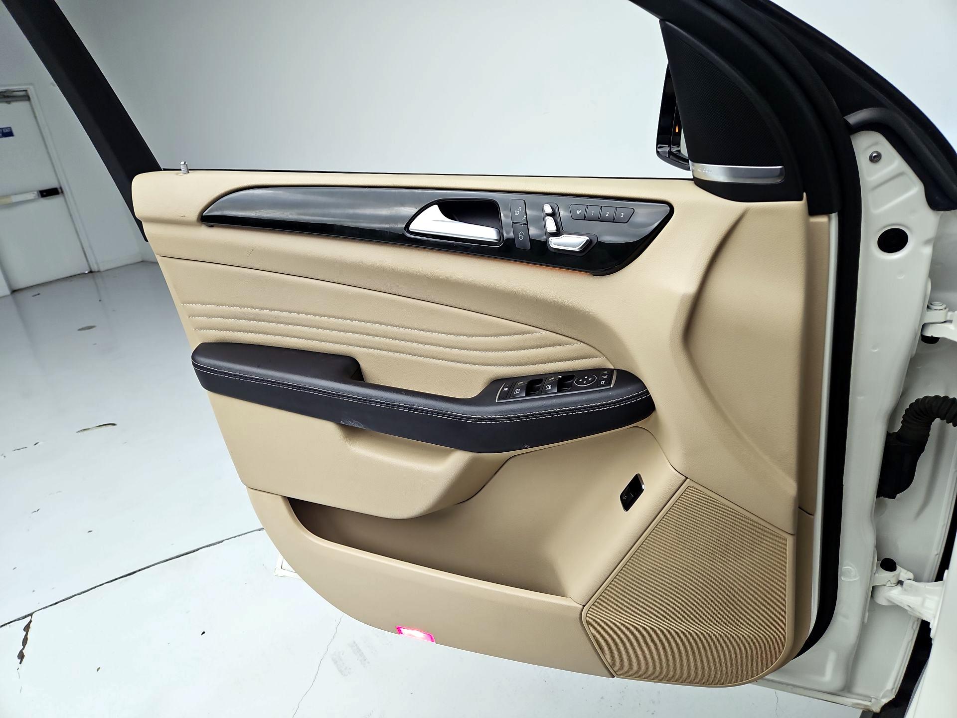 Thumbnail: 2017 Mercedes-Benz GLE - 12