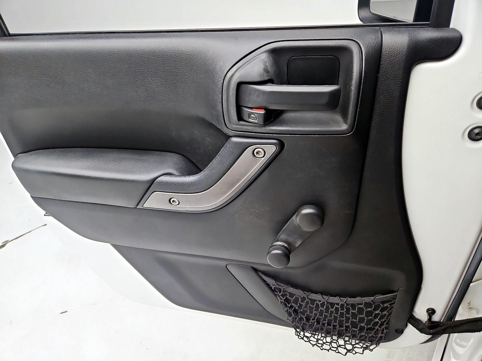 Thumbnail: 2015 Jeep Wrangler - 12