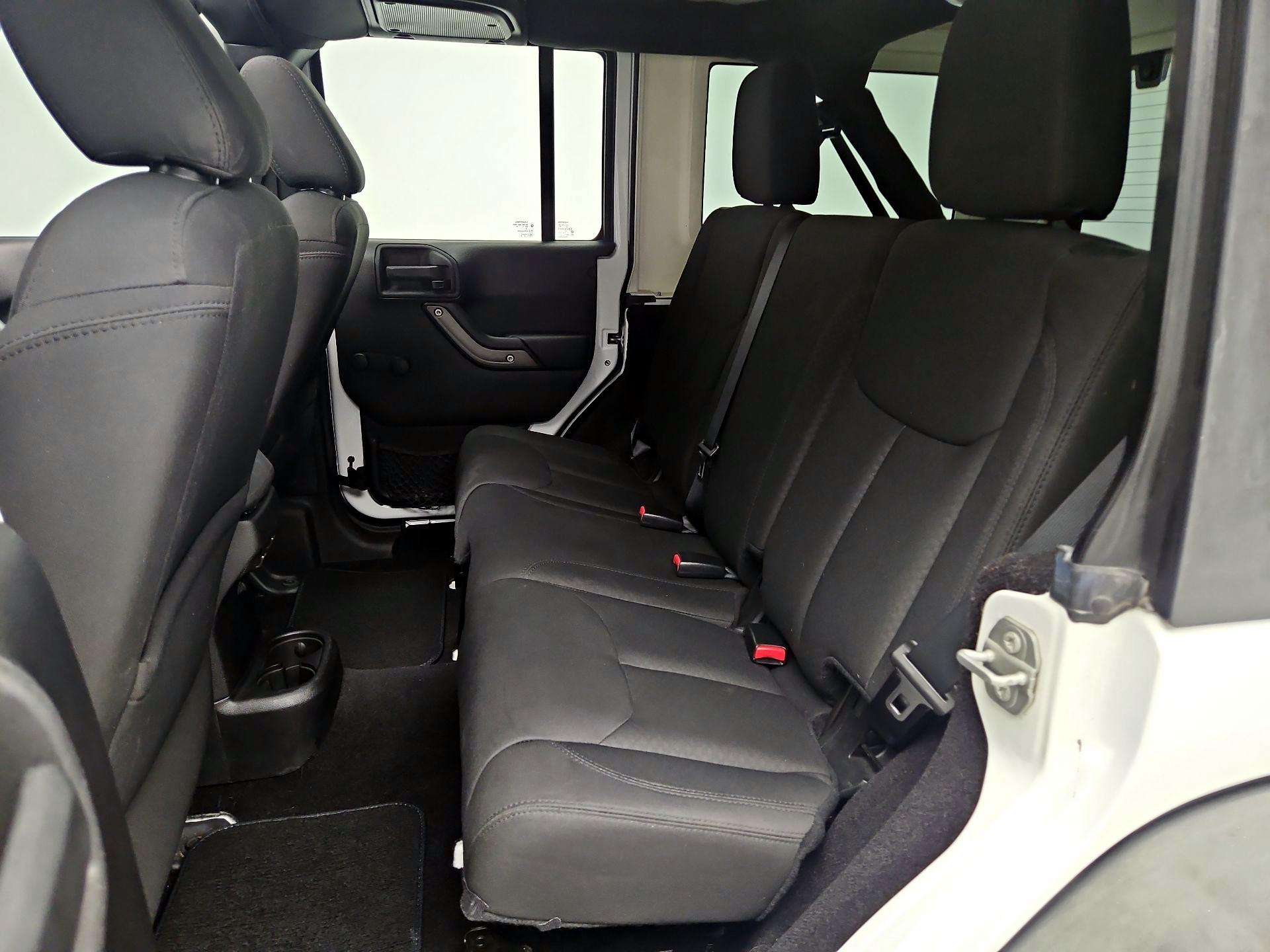 Thumbnail: 2015 Jeep Wrangler - 17