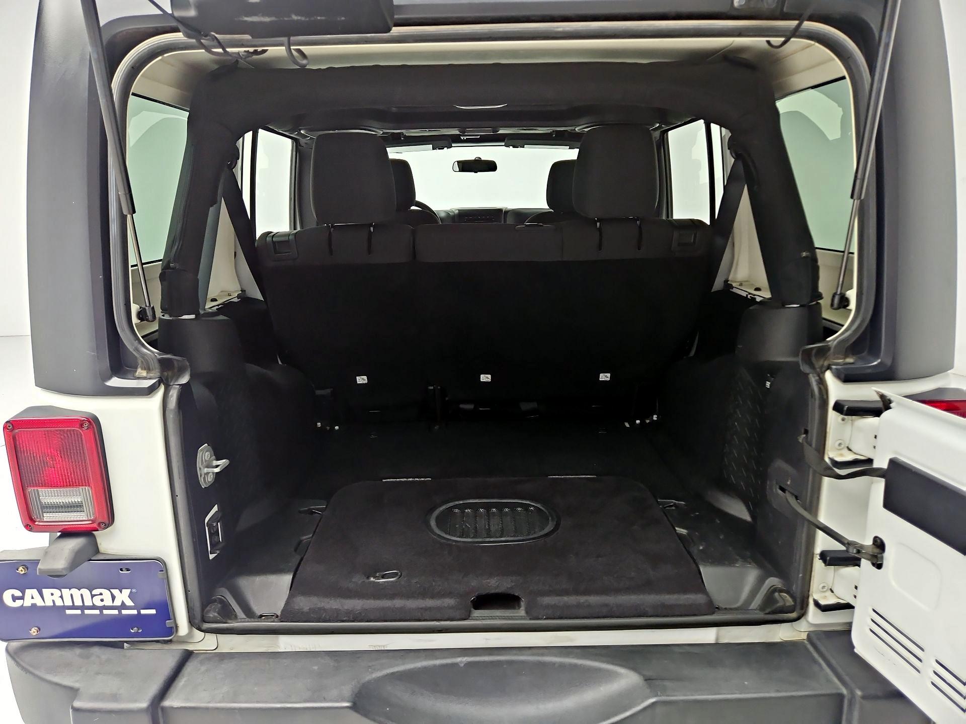 Thumbnail: 2015 Jeep Wrangler - 18