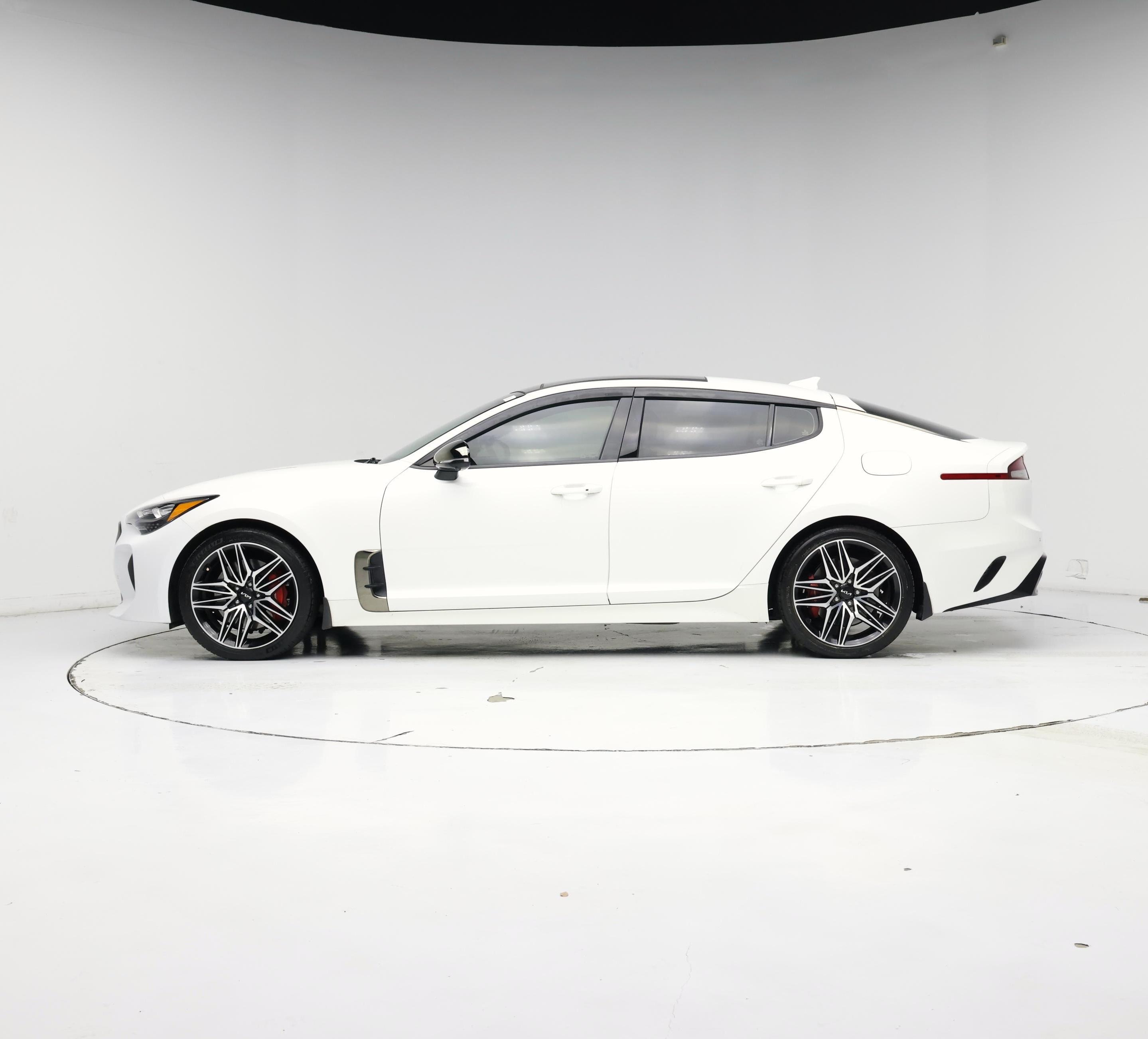 Thumbnail: 2022 Kia Stinger - 3